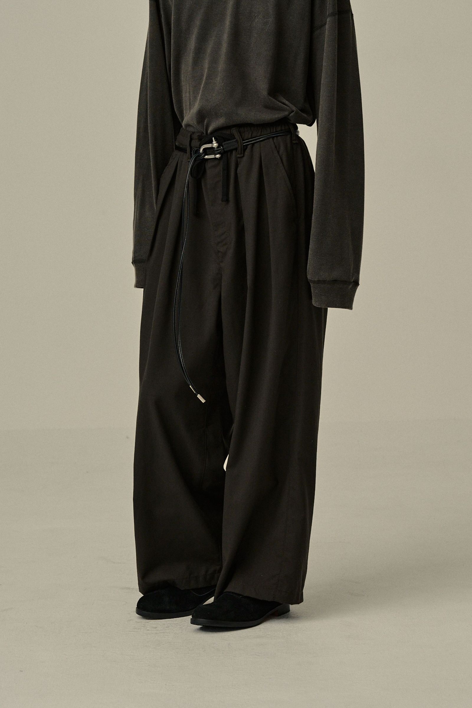 WOOL CALMSSKIN TUCK EASY SLACKS | OLIVE | スラックス