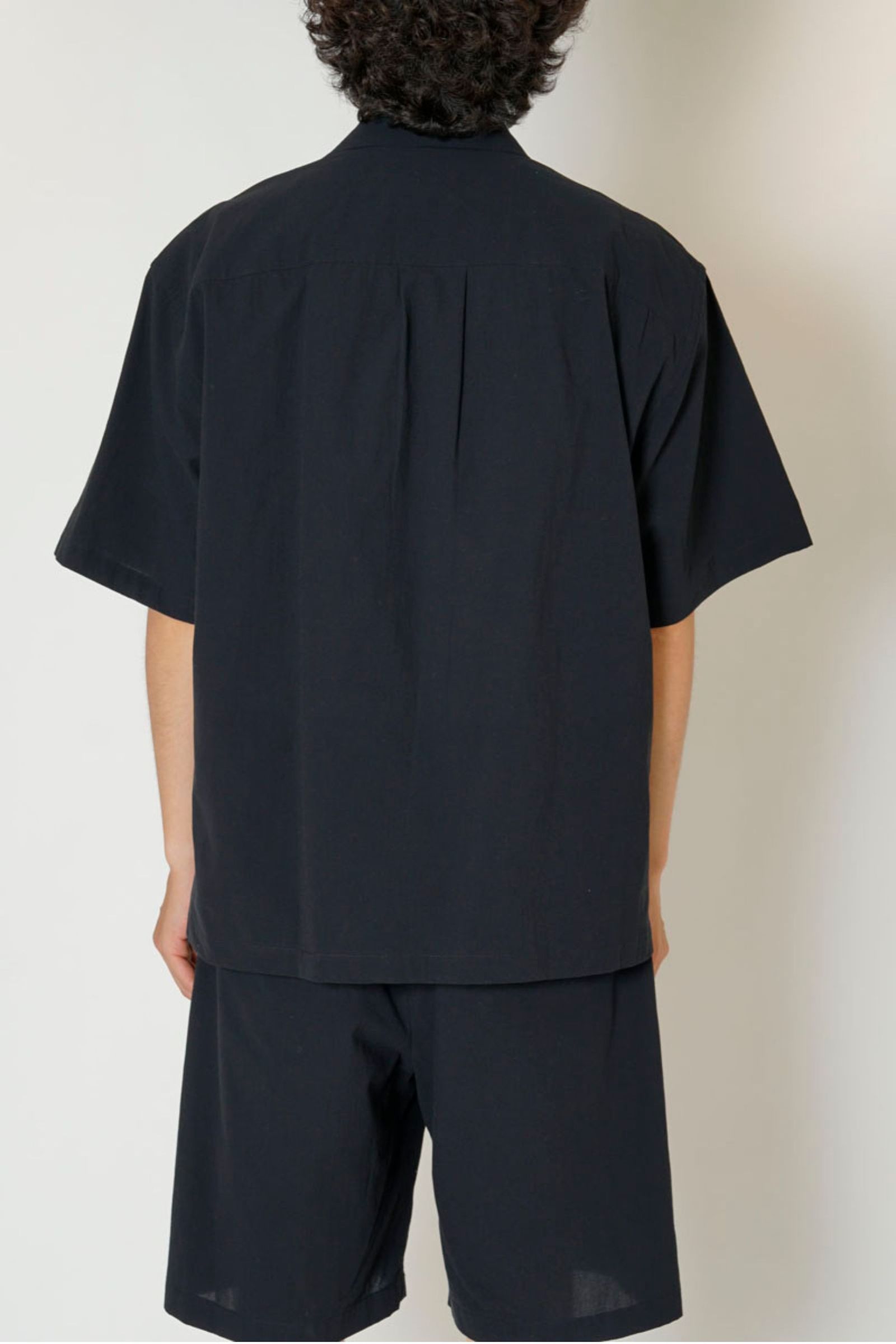 MICRO SUCKER OPEN COLLAR S/S SHIRT/BLACK