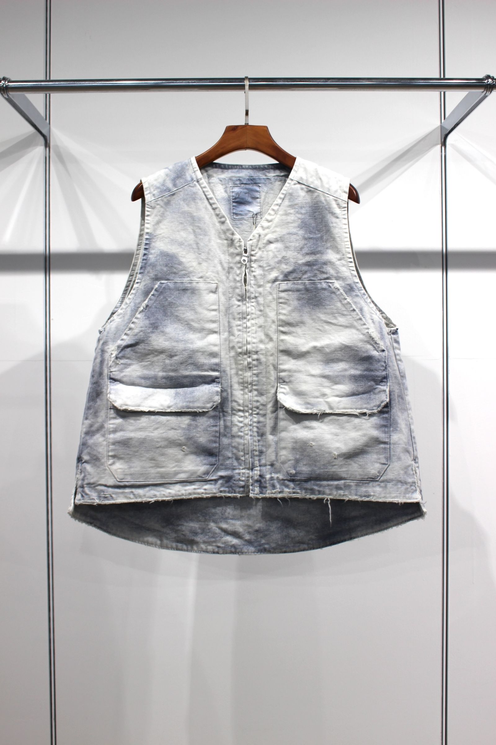 ANCELLM - UNEVEN PAINT DUCK VEST/NAVY | NapsNote