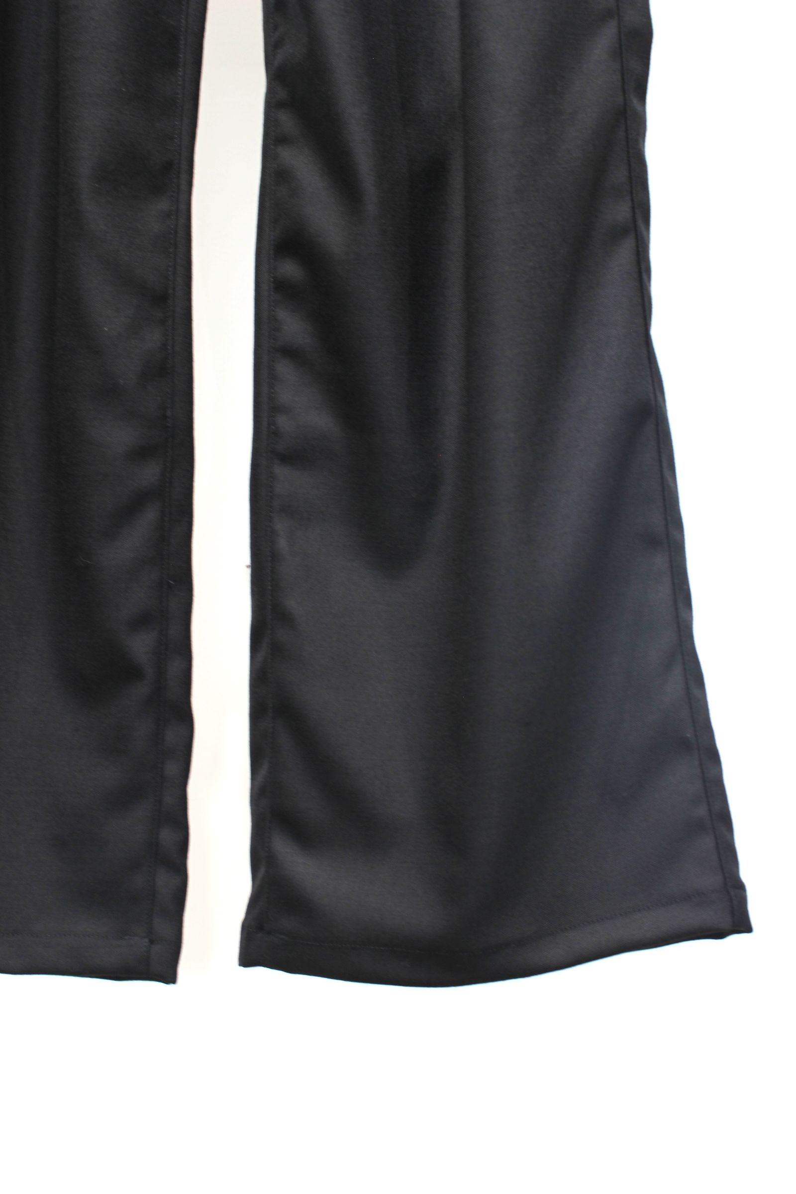 WOOL SATIN BELT-LESS SLACKS | BLACK | スラックス
