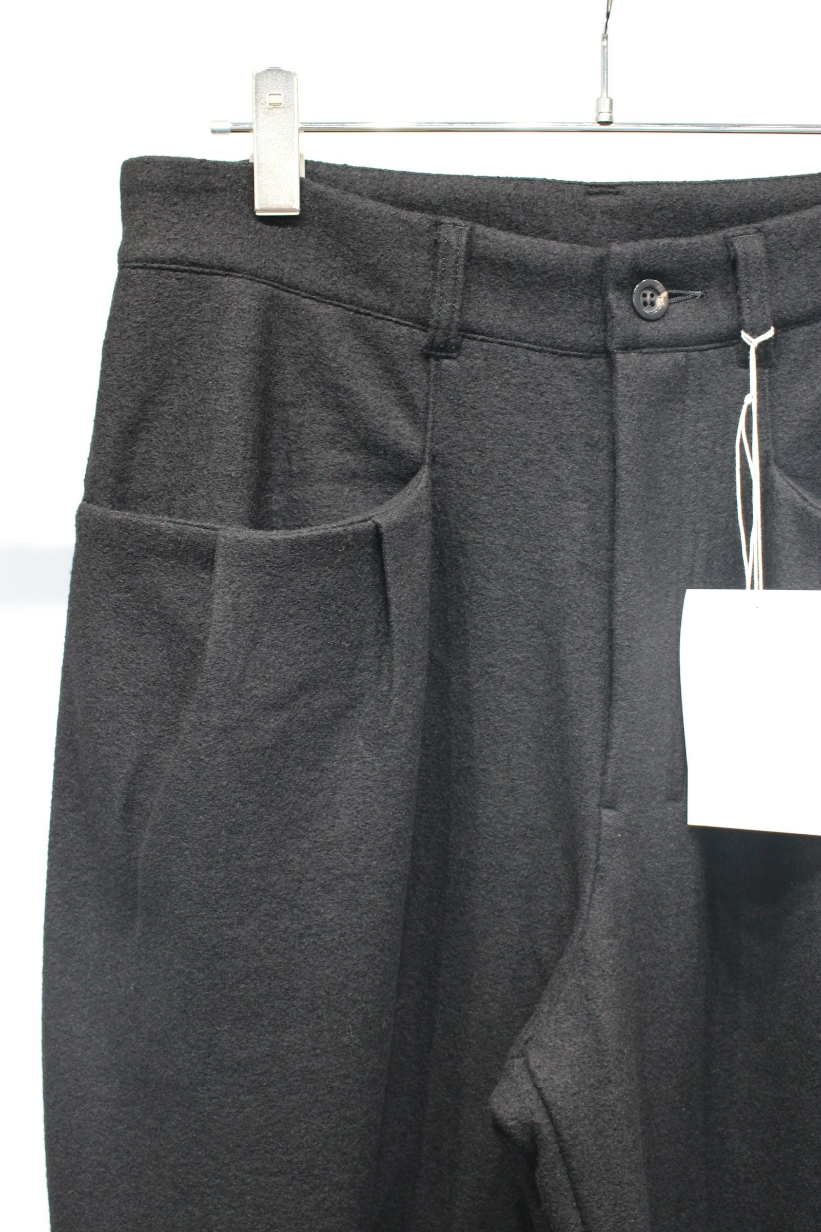 WOOL CUT WIDE TUCK SLACKS | BLACK | スラックス