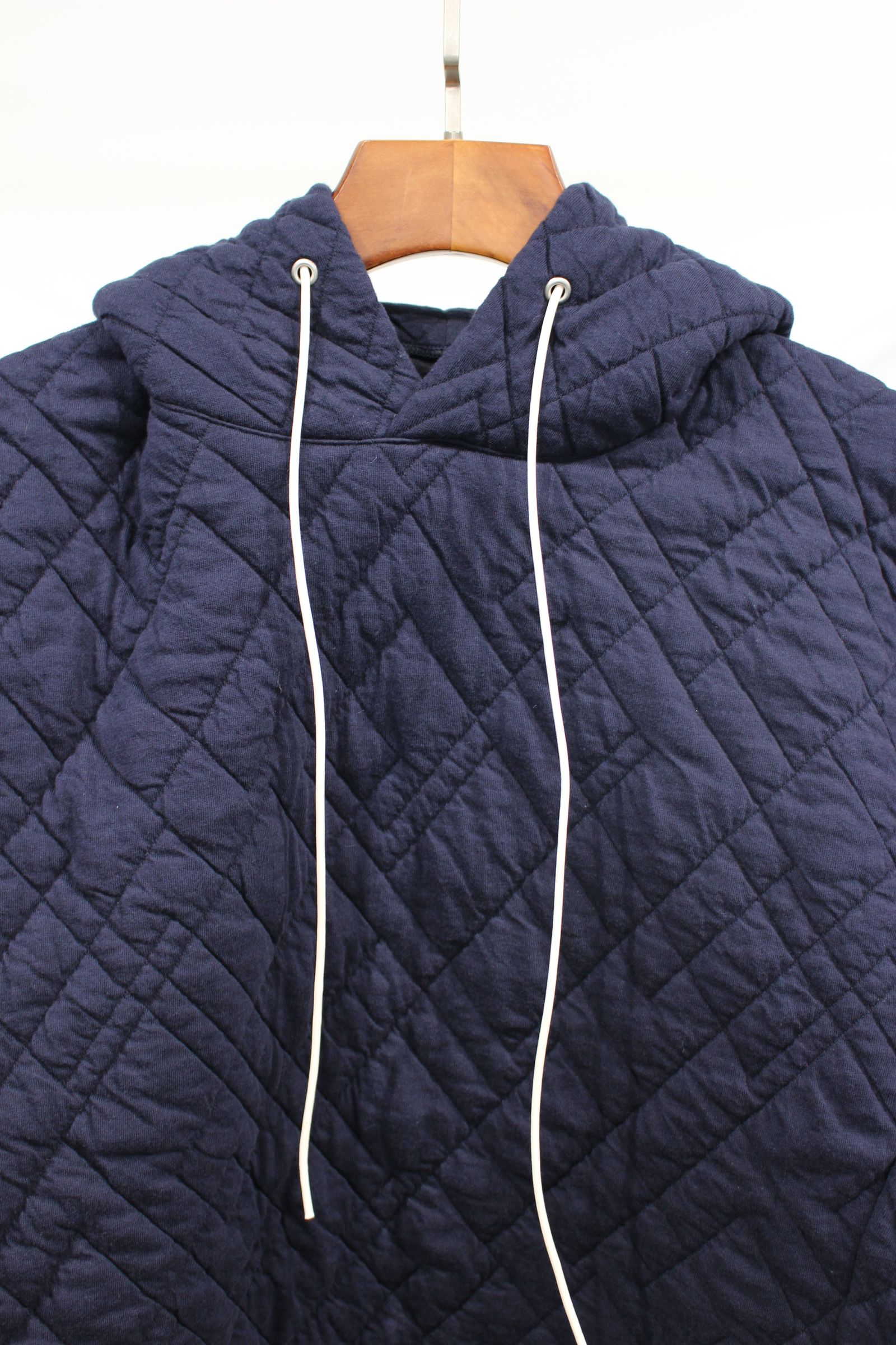 QUILTED JACQUARD PULLOVER HOODIE | NAVY | パーカー