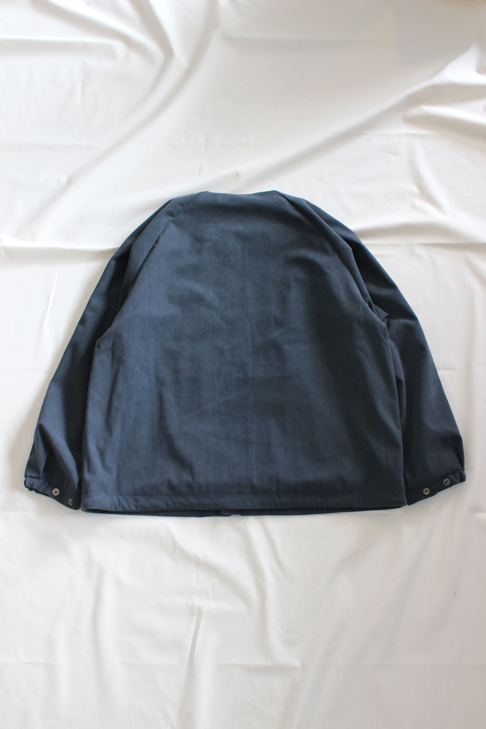 TRICOT CORDUROY COLLARLESS BLOUSON | CADET BLUE | コーデュロイブルゾン