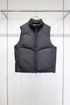 CURVY QUILT DOWN VEST | BLACK | ダウンベスト