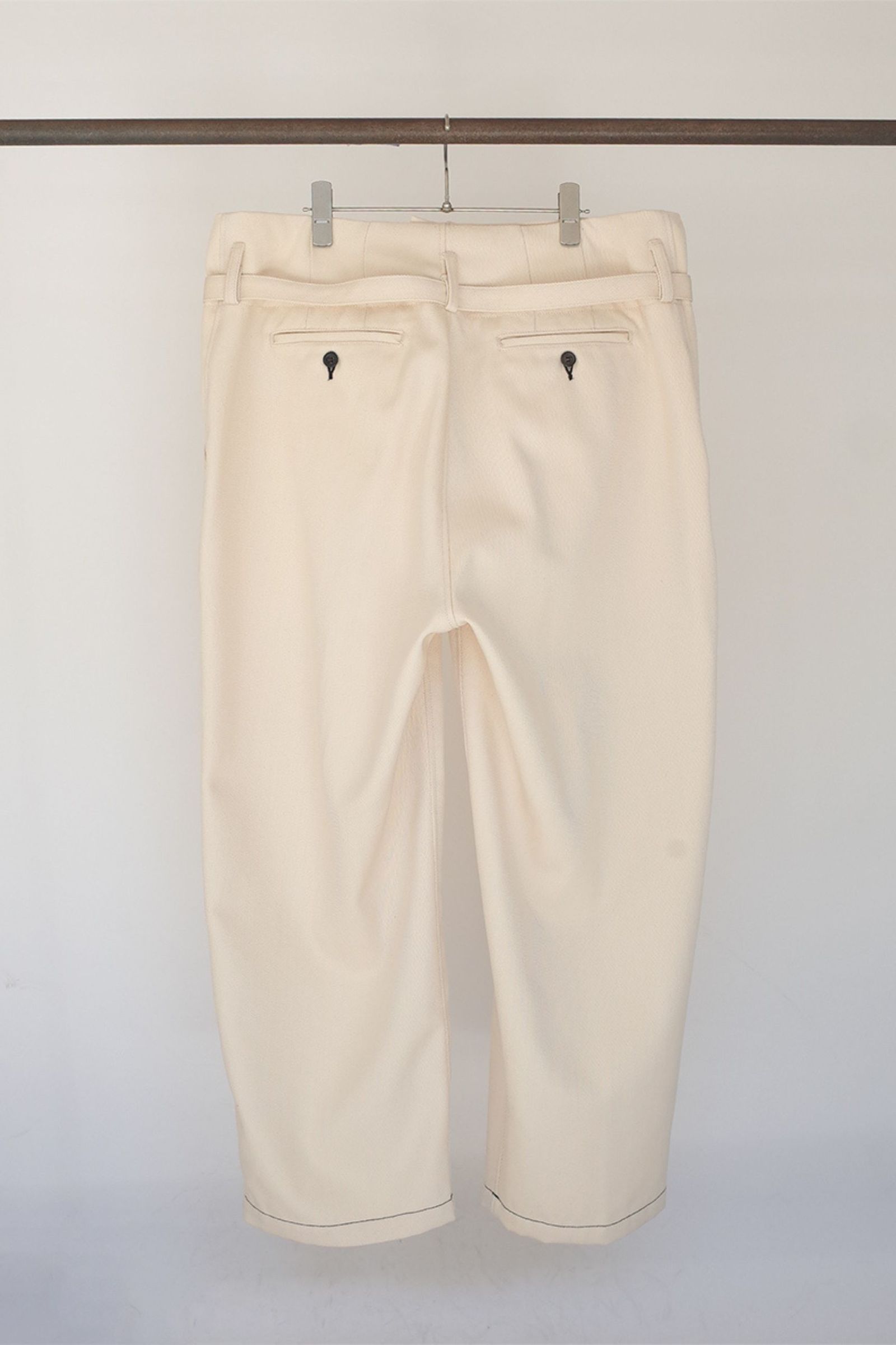 BELTED W/C TUCK WIDE PANTS/WHITE