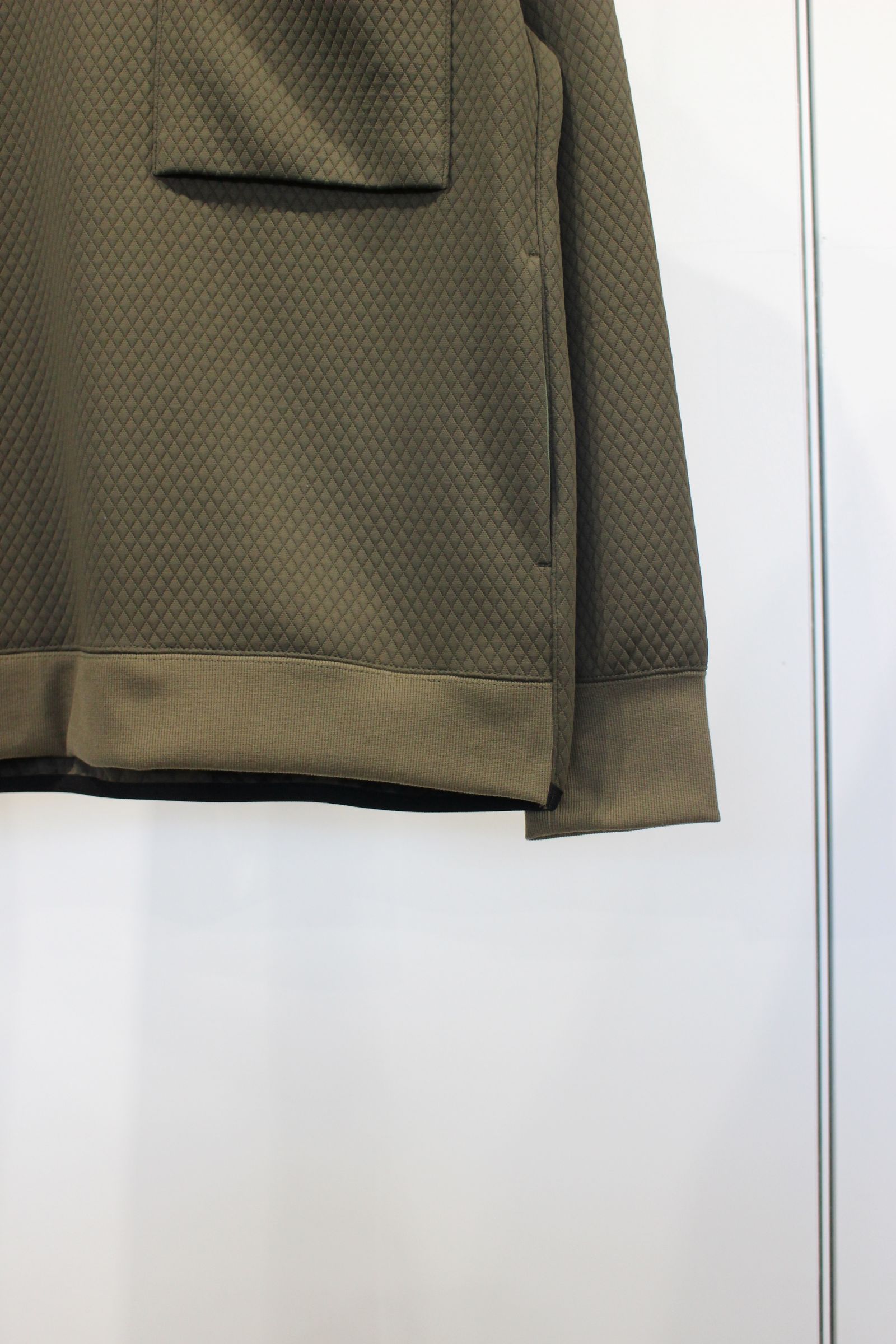 MICRO QUILTING JACQUARD P/O | D.OLIVE | カットソー