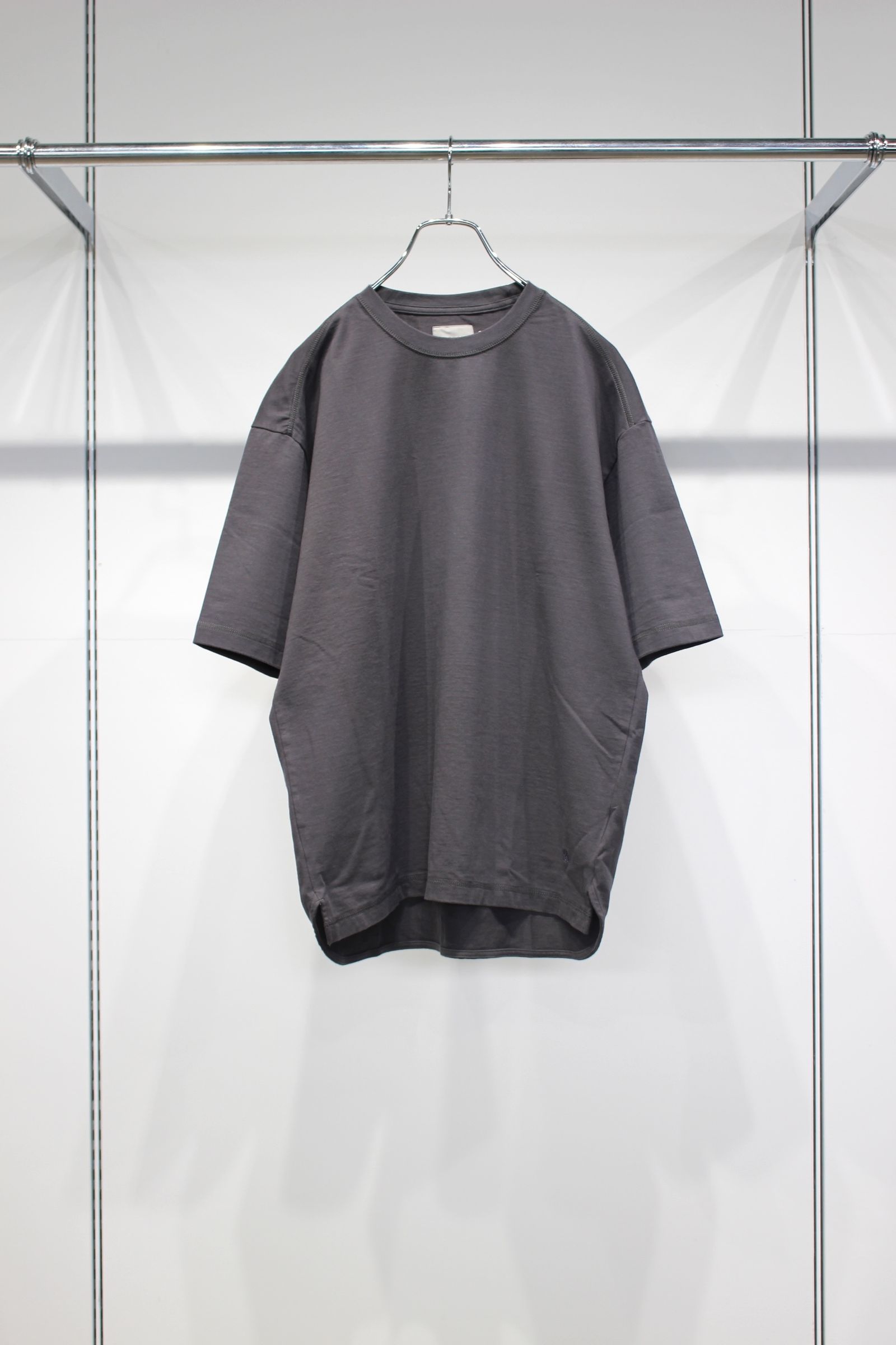 BASIC COTTON CREW-NECK TEE | CHARCOAL | カットソー