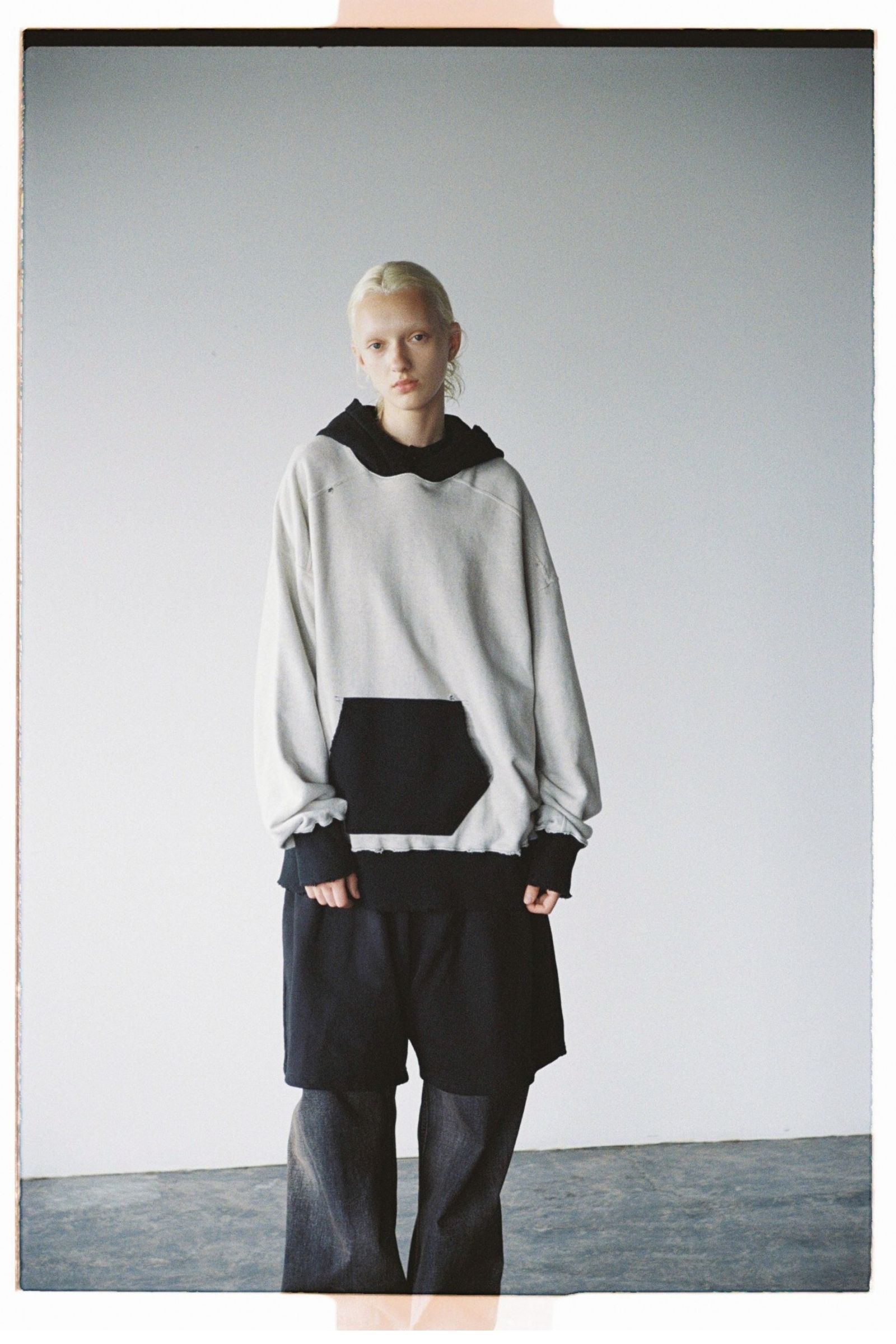 2TONE AGING HOODIE/ECRU-BLACK