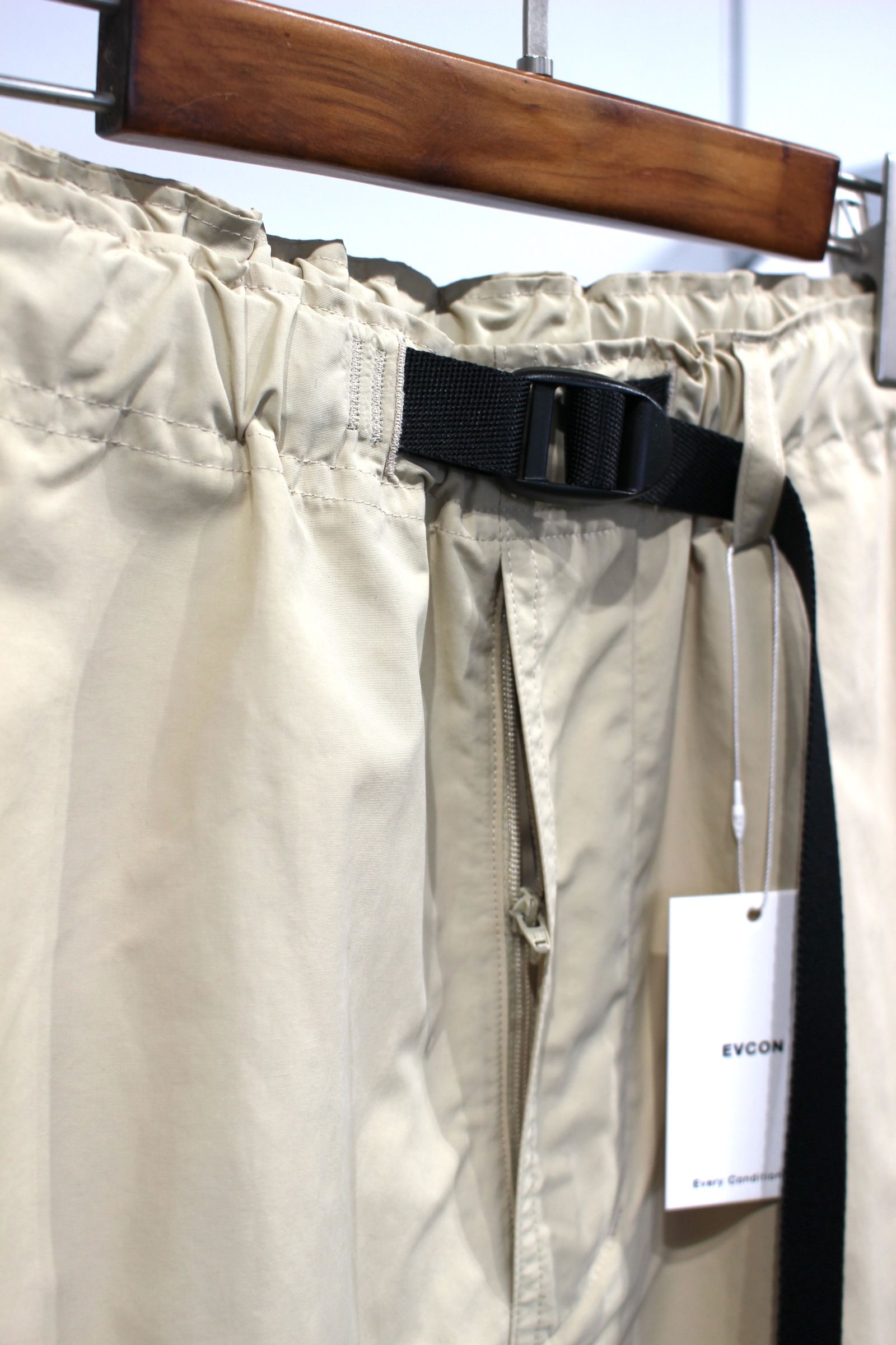 NYLON CLIMBING SHORTS | BEIGE | ショーツ