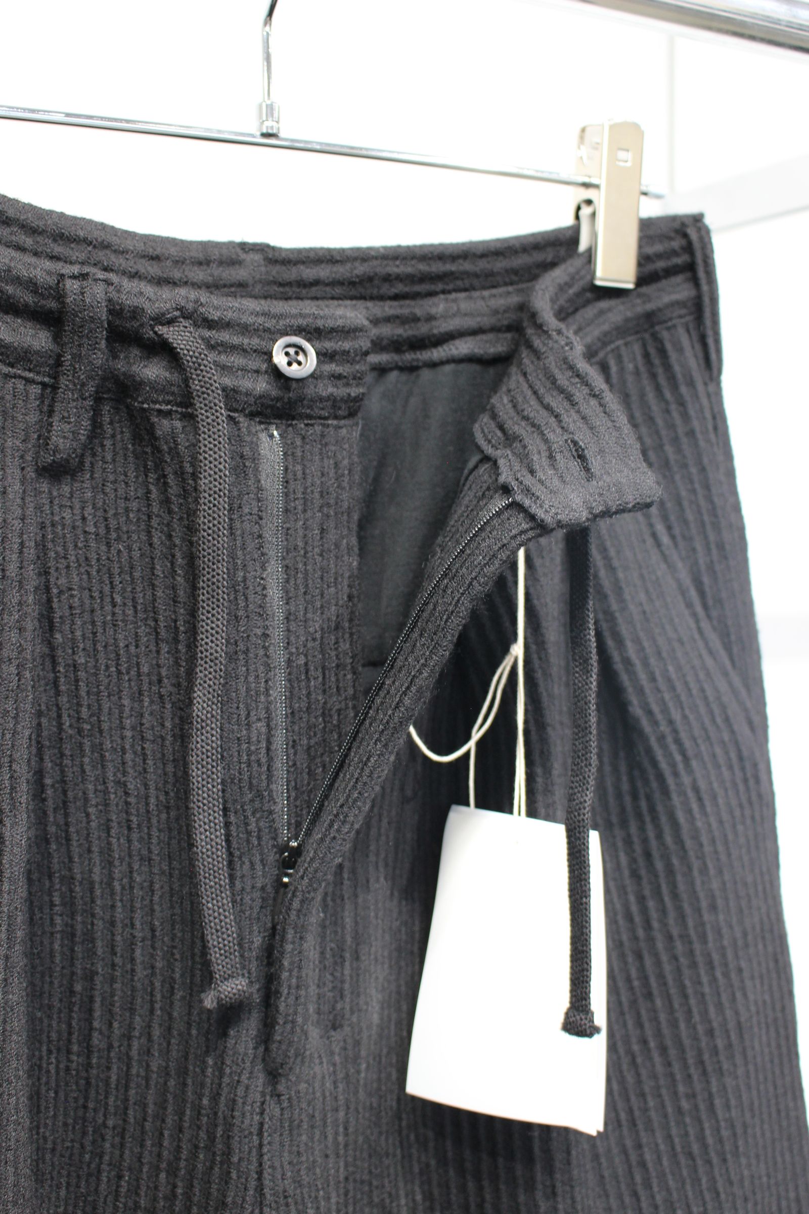 WOOL CORDUROY CARGO SLACKS | BLACK | スラックス