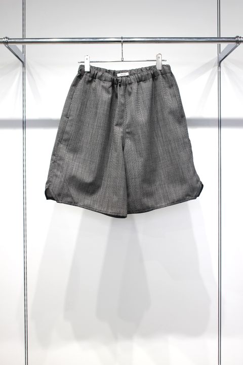 WOOL END-ON-END SUITING HYPER BIG TRAINING EASY SHORTS | BLACK | イージーショーツ