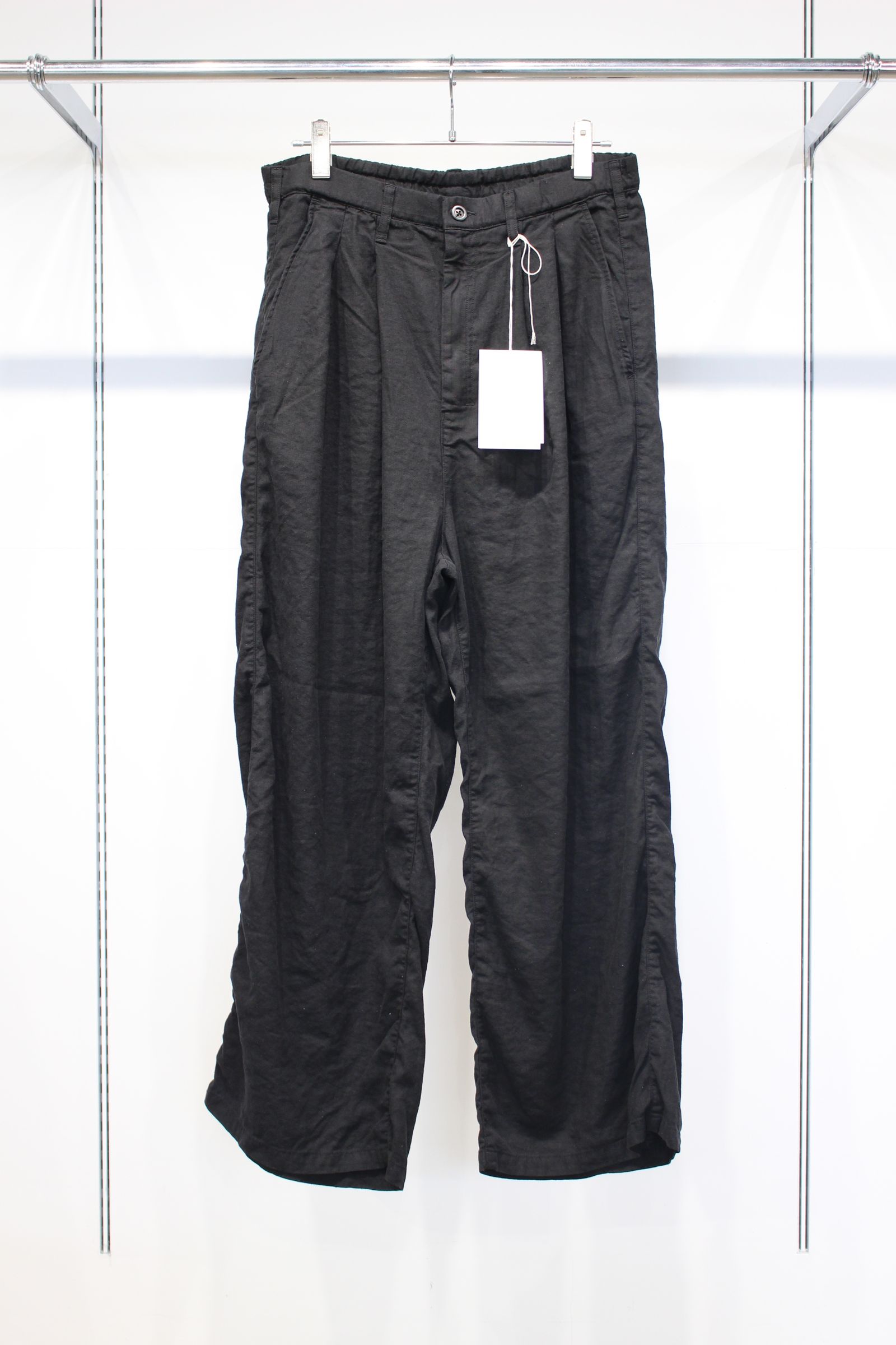 S/L TUCK EASY SLACKS | BLACK | スラックス