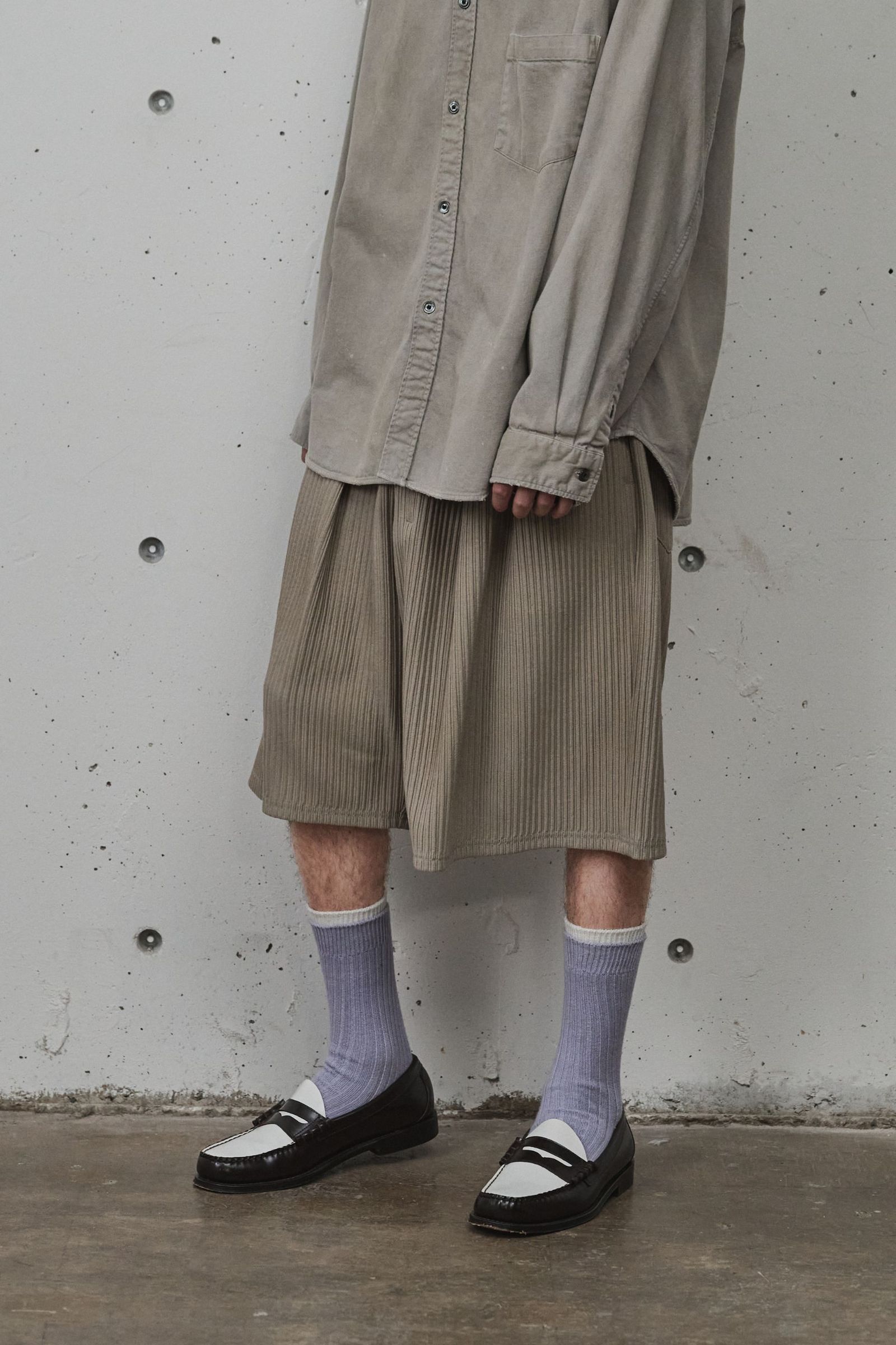 [ラスト1点] WRINKLED STRIPE TUCK SHORT PANTS | GREIGE | ショートパンツ