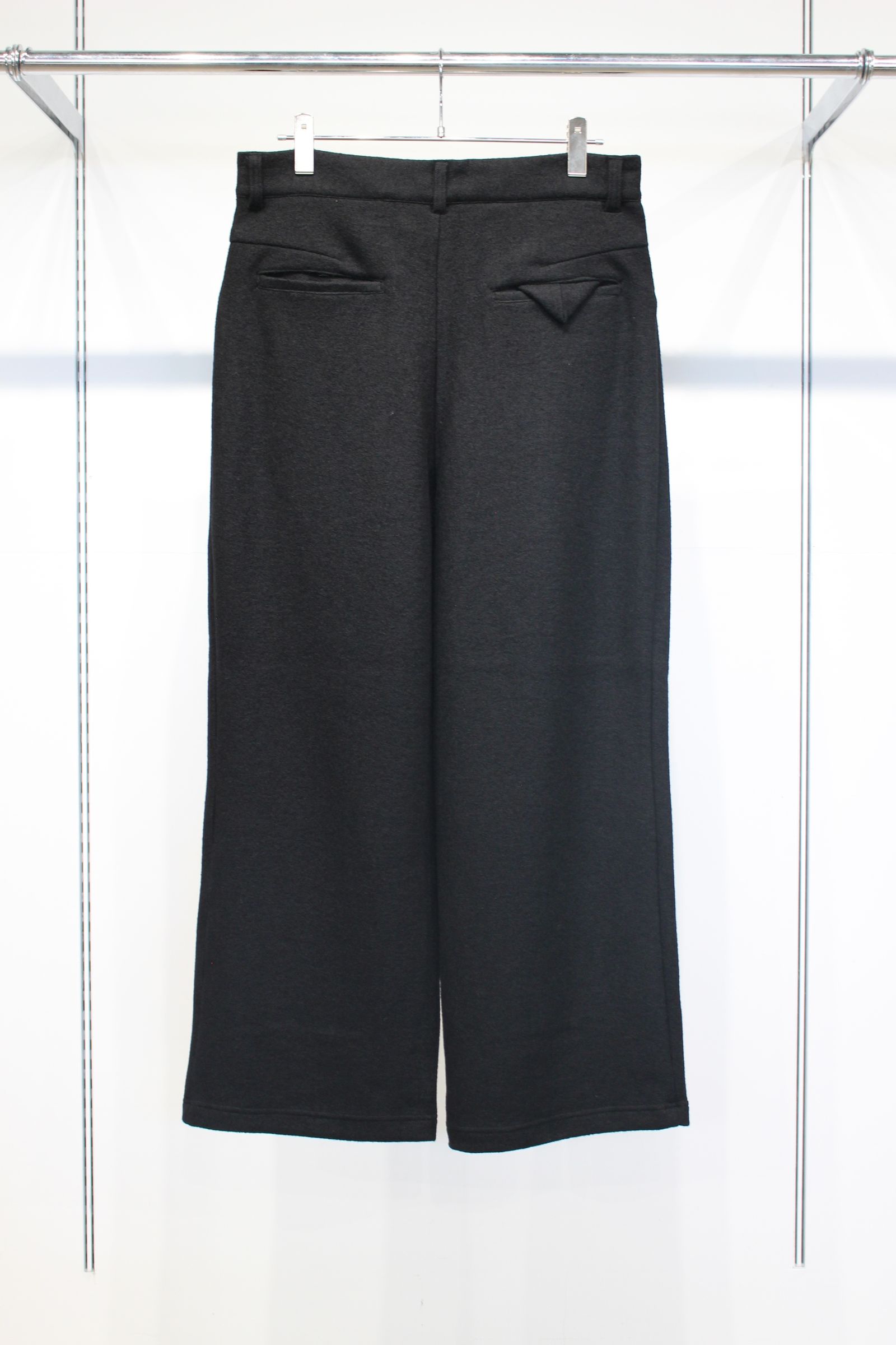 WOOL CUT WIDE TUCK SLACKS | BLACK | スラックス