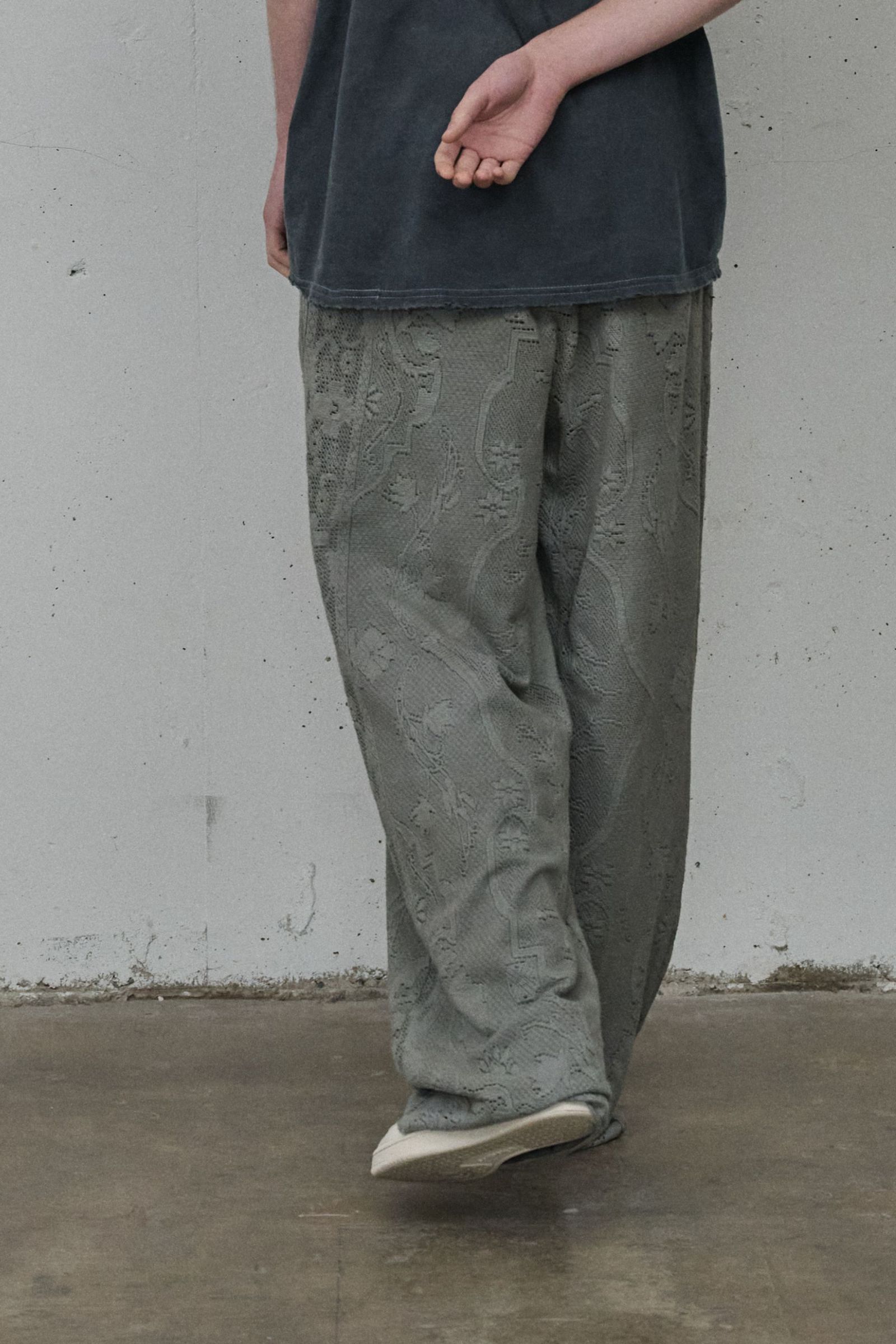 AGING LACE DOUBLE PANEL SLACKS | GRAY | スラックス