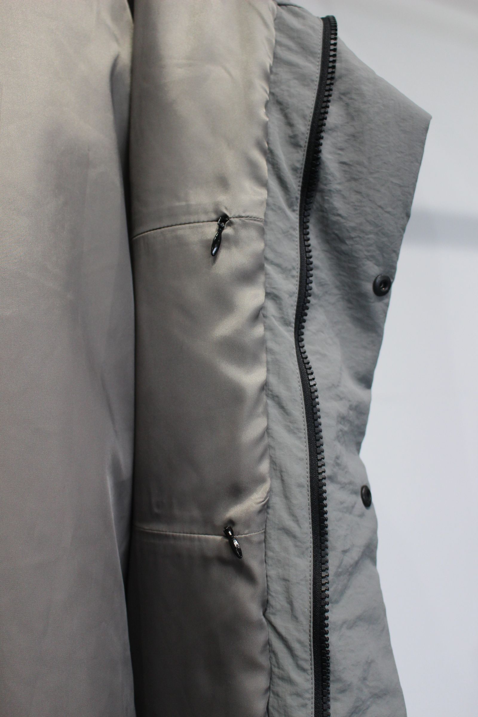 LIGHT SHELL DOWN PARKA | SAGE GRAY | ダウンジャケット