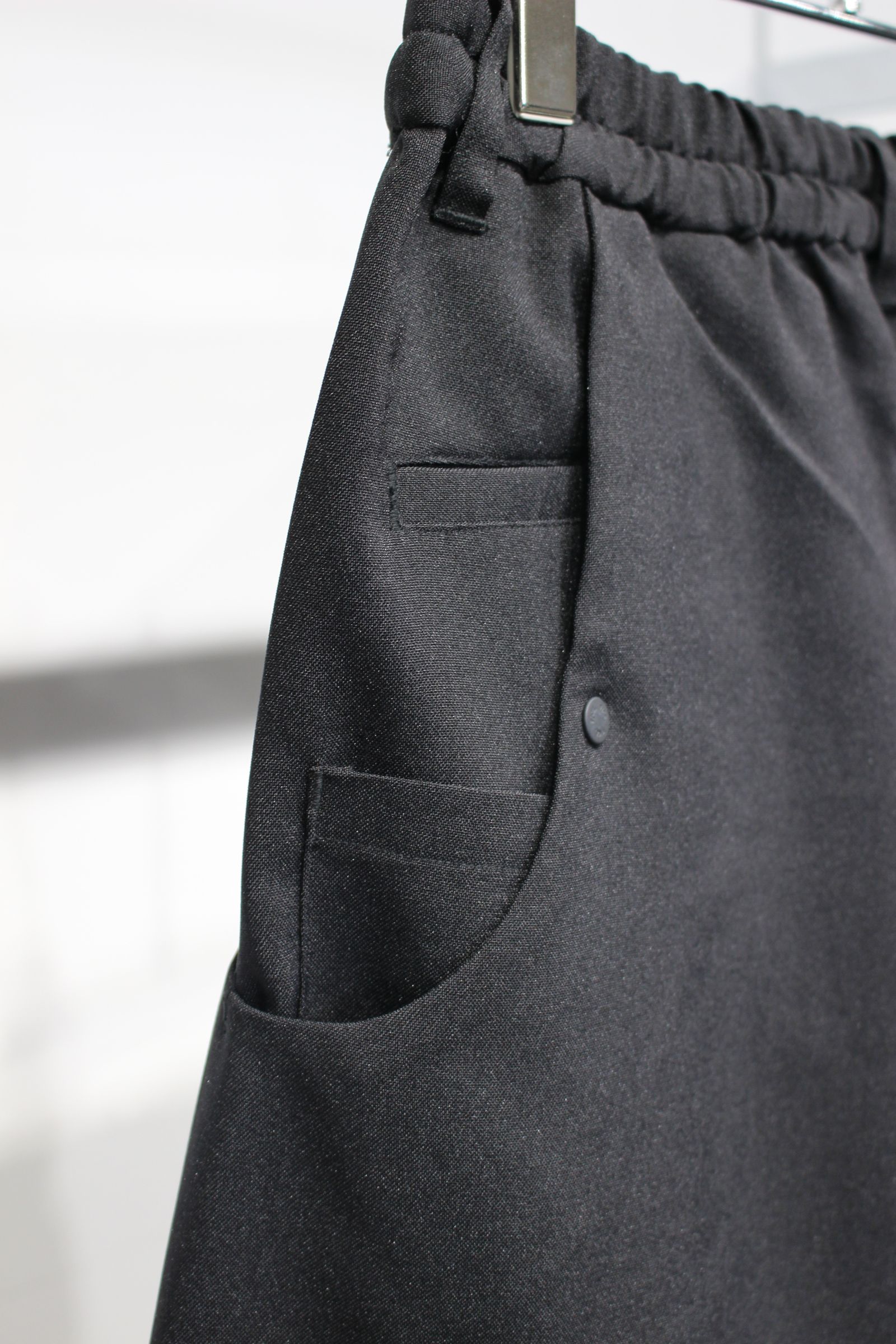 AIR BALLOON TROUSER | Black | バルーンテーパードパンツ
