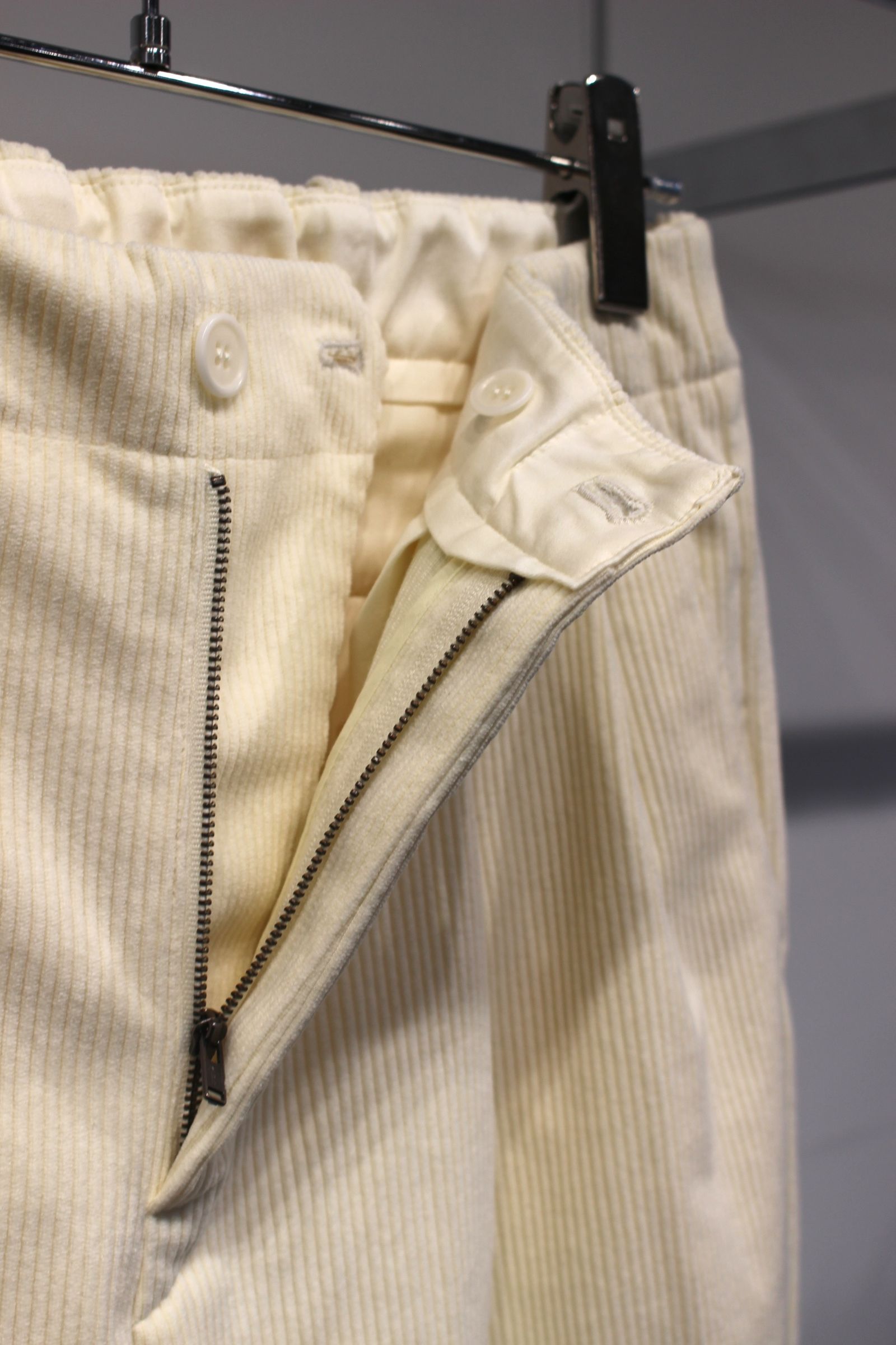 TRICOT CORDUROY PANTS | IVORY | コーデュロイパンツ