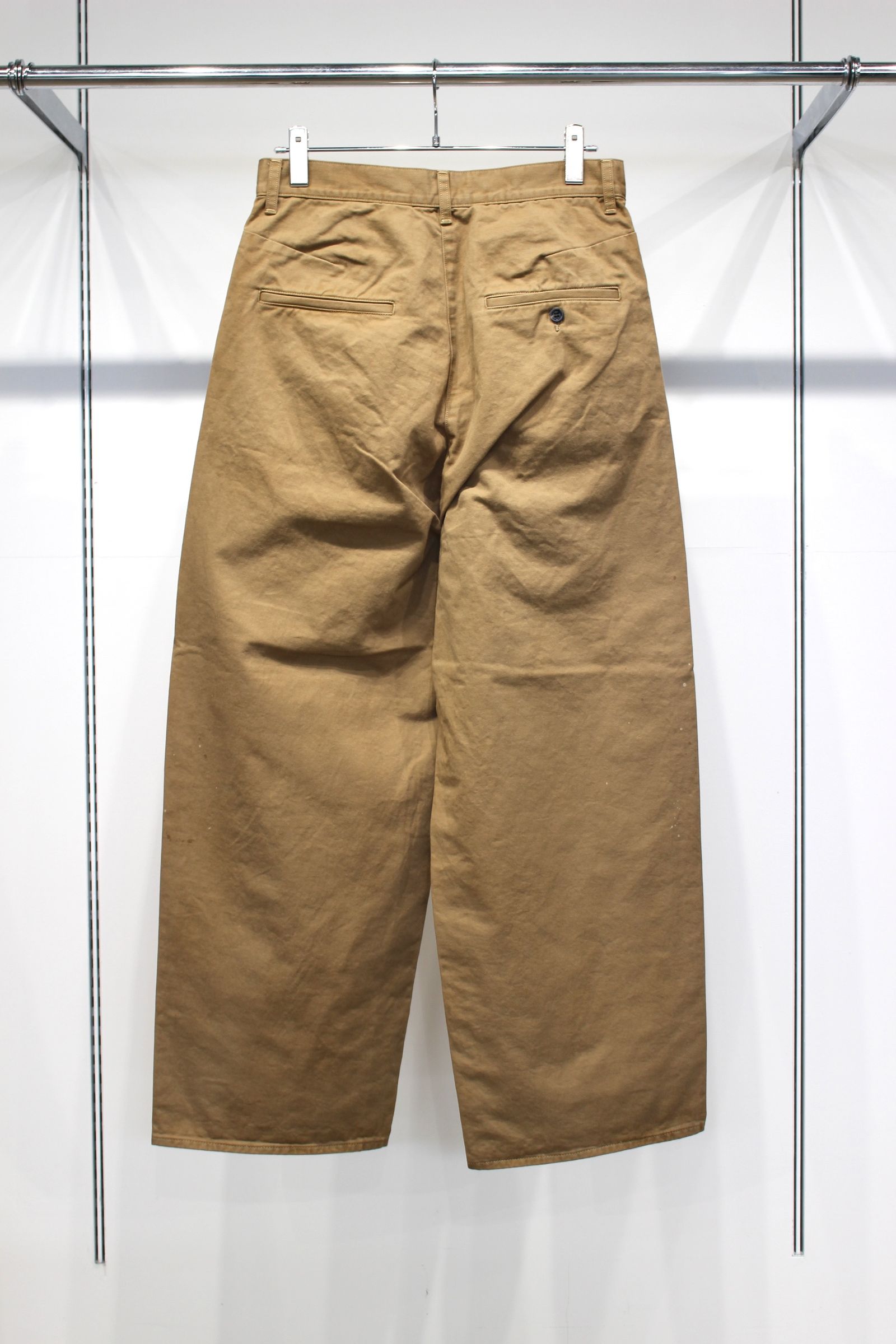 AGING CHINO SLACKS | BEIGE | チノスラックス