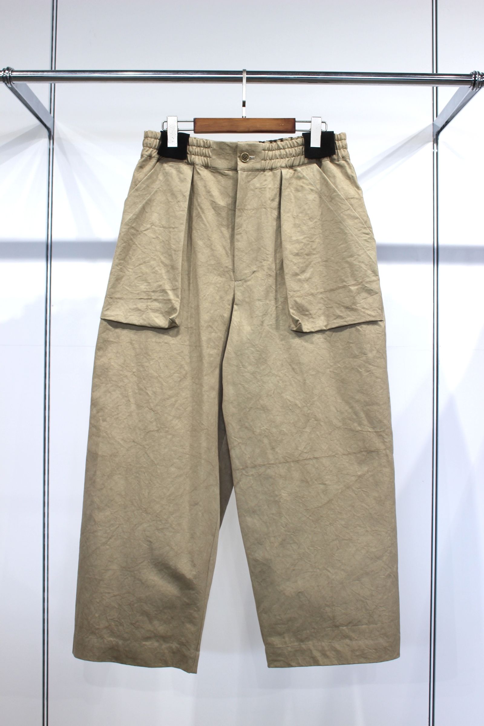 [ラスト1点] SUN DRYING LIGHT HAND TWIL Wide Tapered Easy Pants | BEIGE | ワイドテーパードパンツ