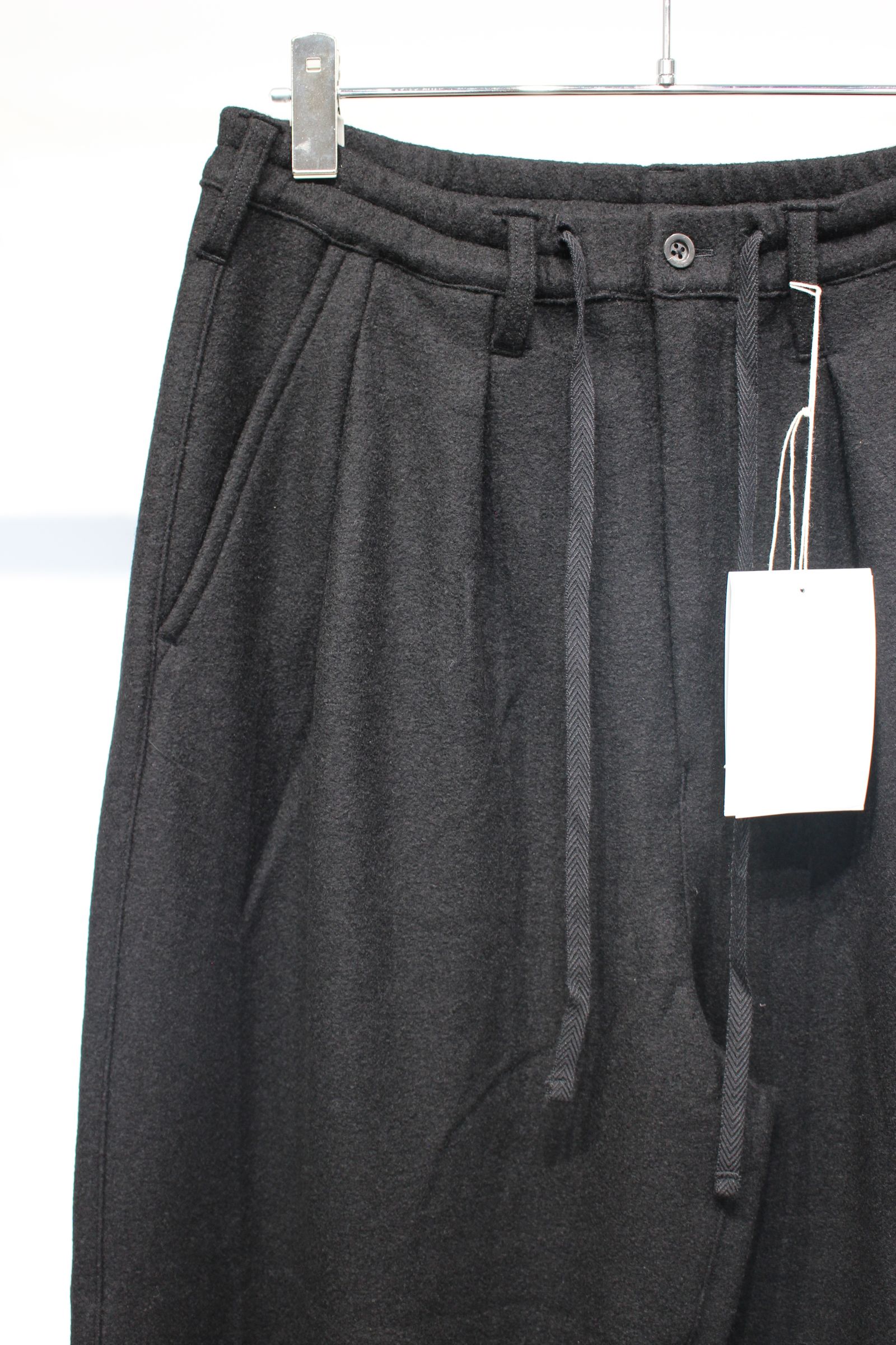WOOL WIDE EASY TUCK SLACKS | BLACK | スラックス