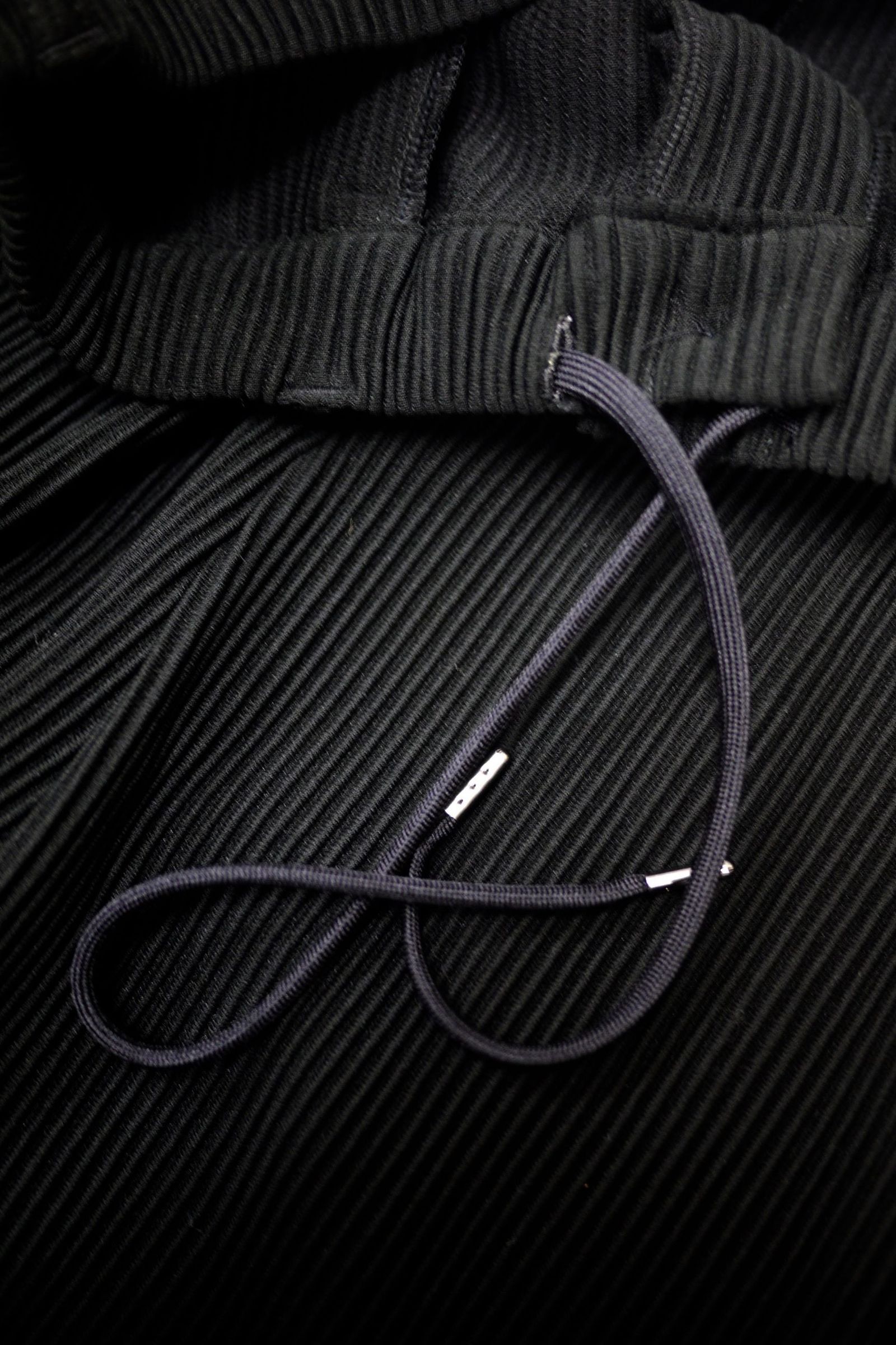 RIPPLE TAPERED SLACKS/BLACK