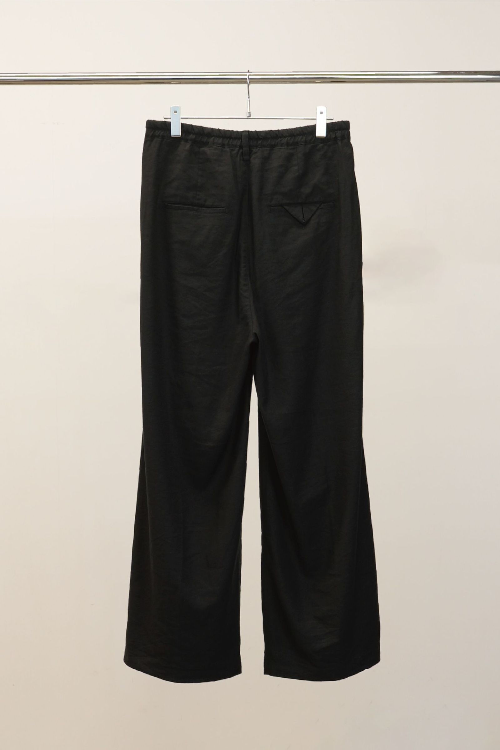 S/L TUCK EASY SLACKS | BLACK | スラックス