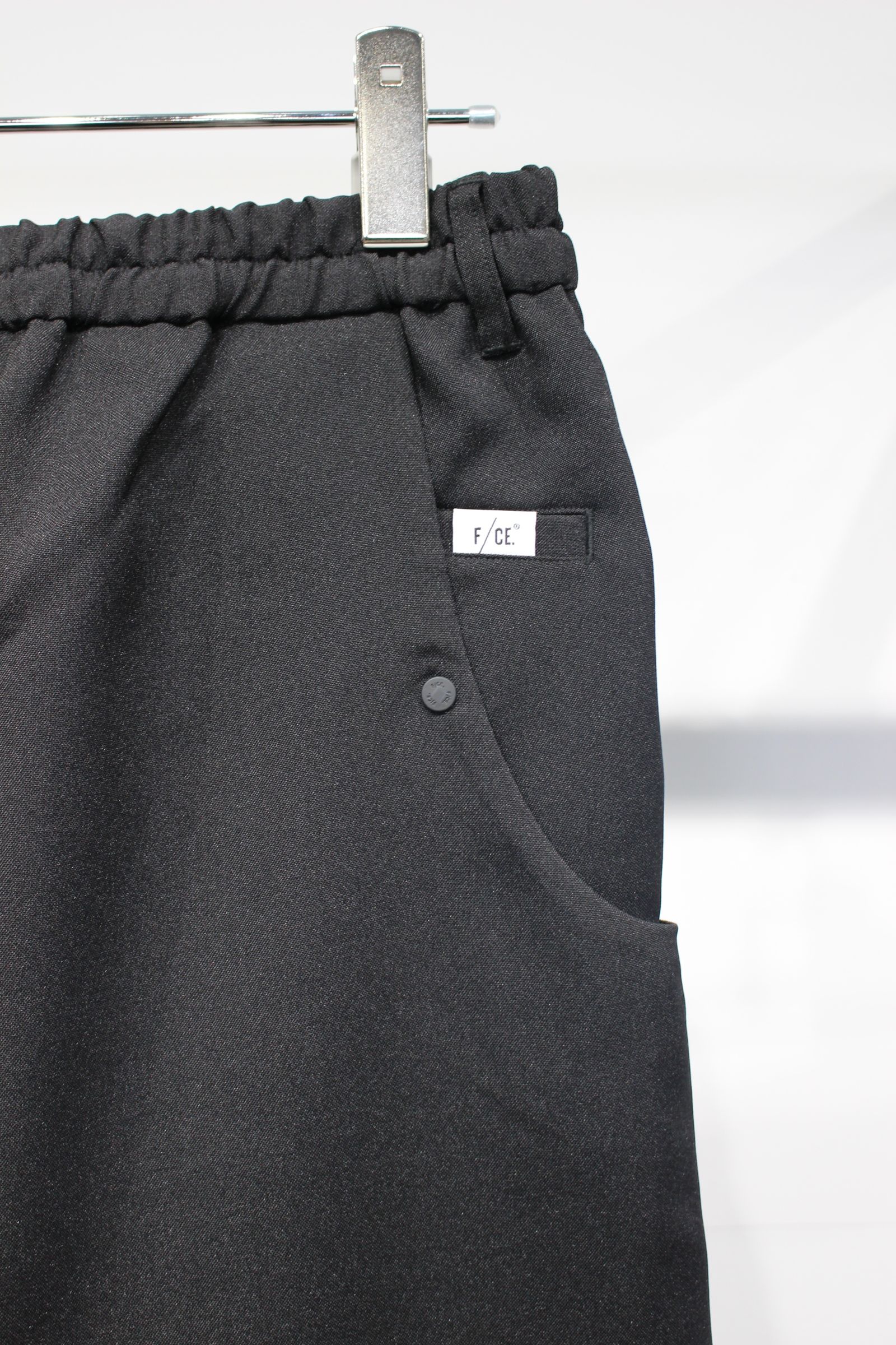 AIR BALLOON TROUSER | Black | バルーンテーパードパンツ