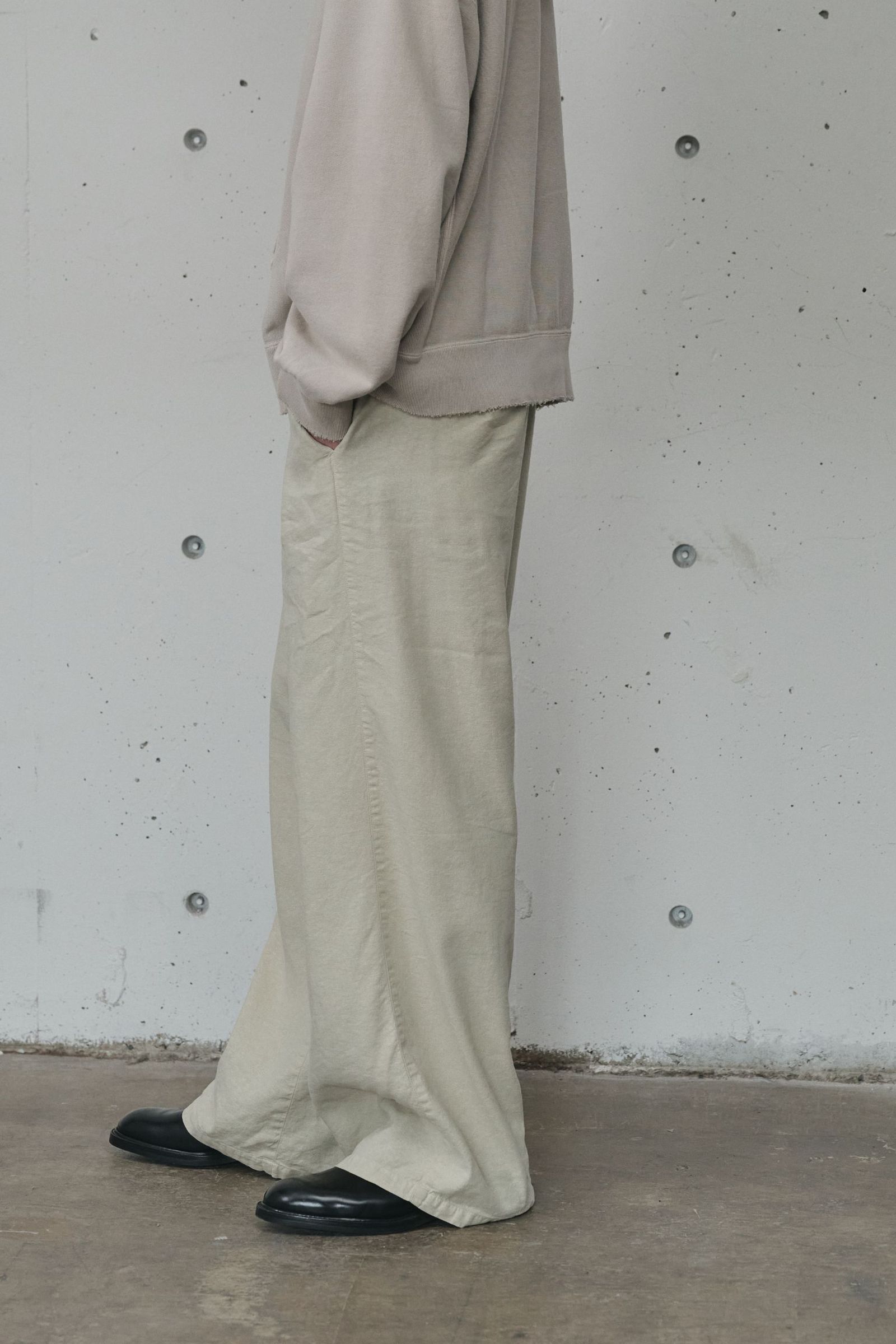 S/L TUCK EASY SLACKS | D.WHITE | スラックス