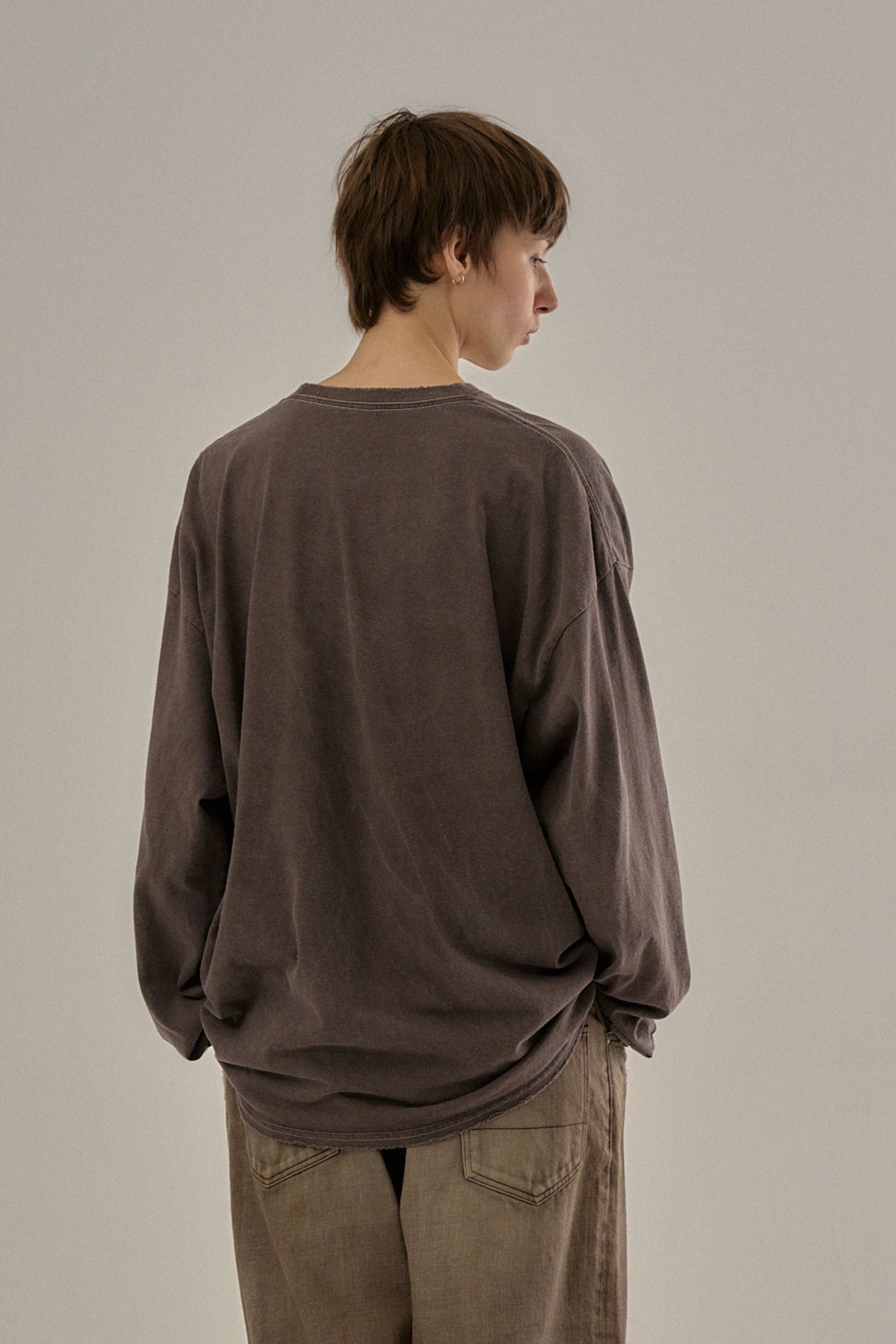 [ラスト1点] EMBROIDERY DYED LS T-SHIRT 2 | BROWN | カットソー