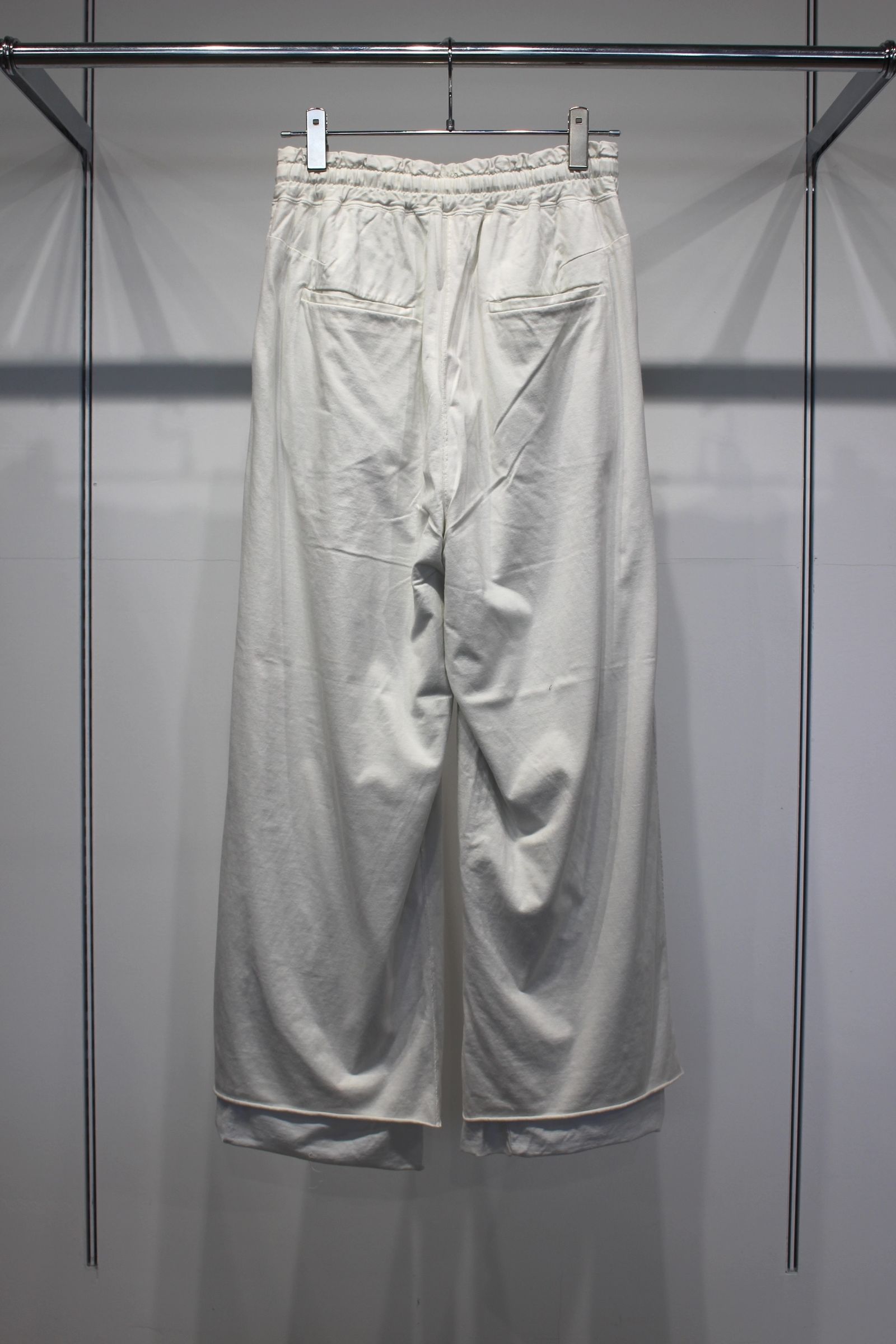 DRAPE WIDE EASY CUT SLACKS | WHITE | スラックス