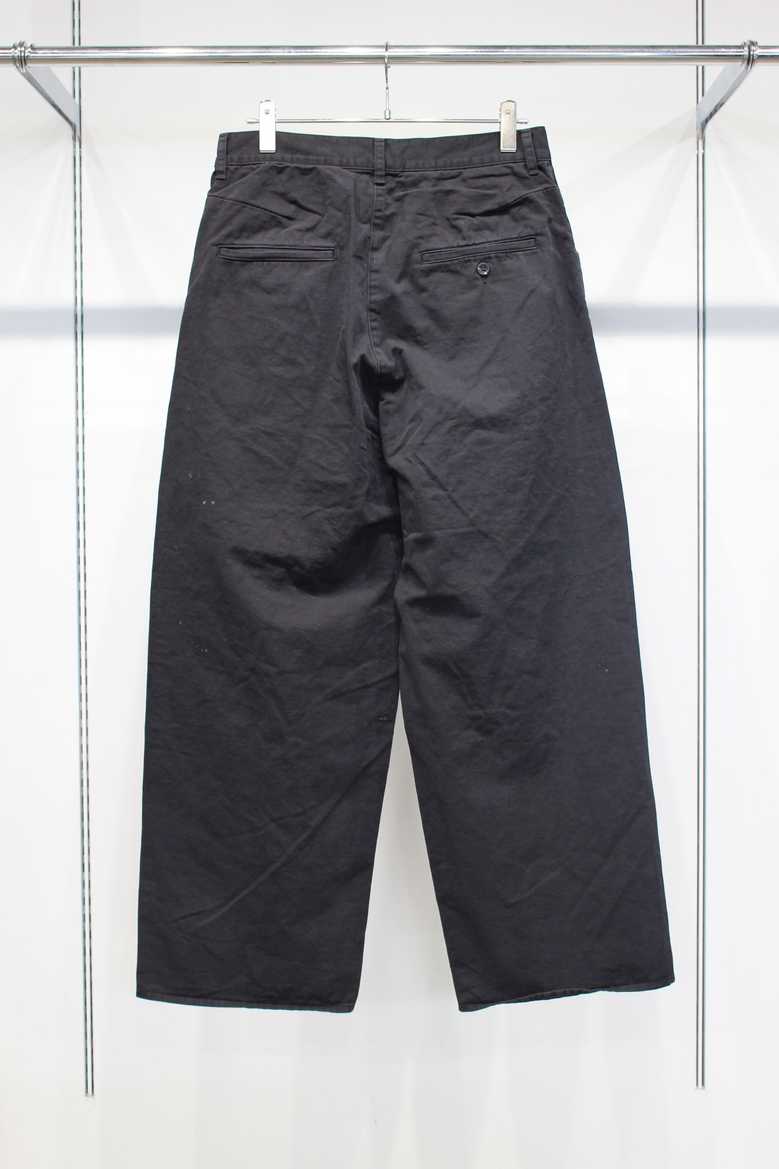 AGING CHINO SLACKS | BLACK | チノスラックス