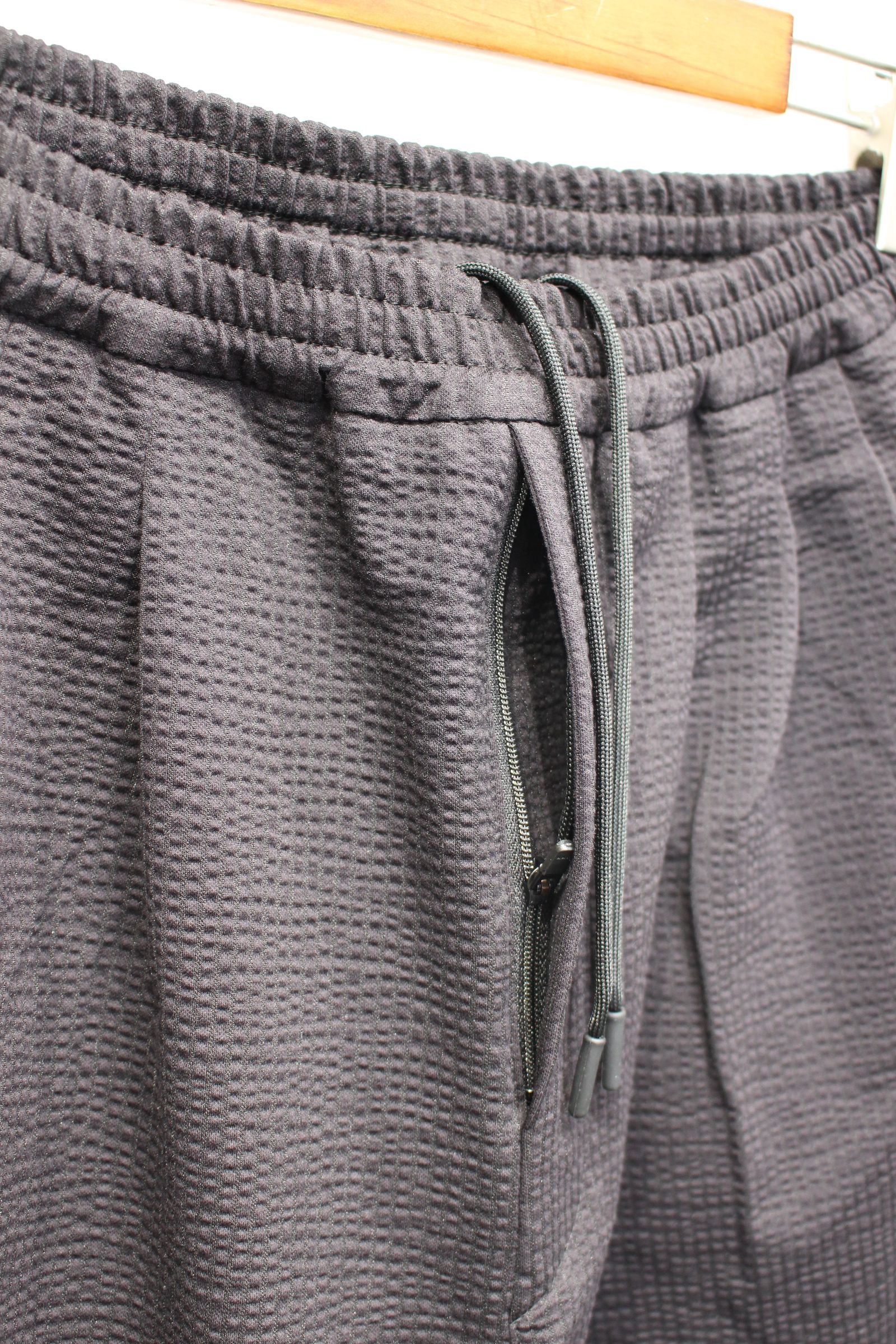 SEERSUCKER 3 TUCK PANTS | BLACK | イージーパンツ