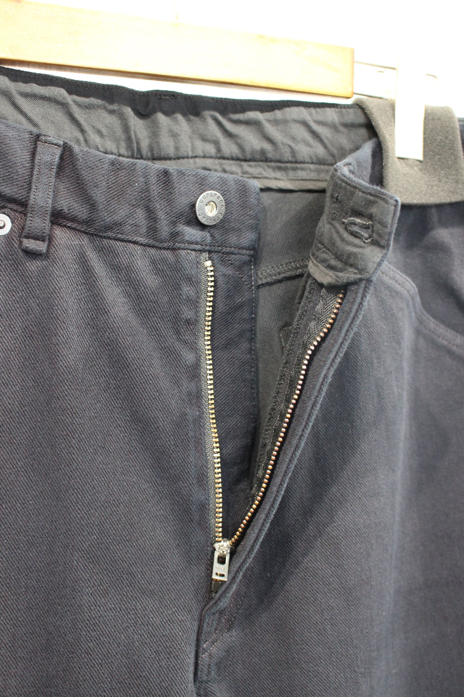 DENIM 5-POCKET PANTS REGULAR -overdyed- | BLACK | ニットデニム