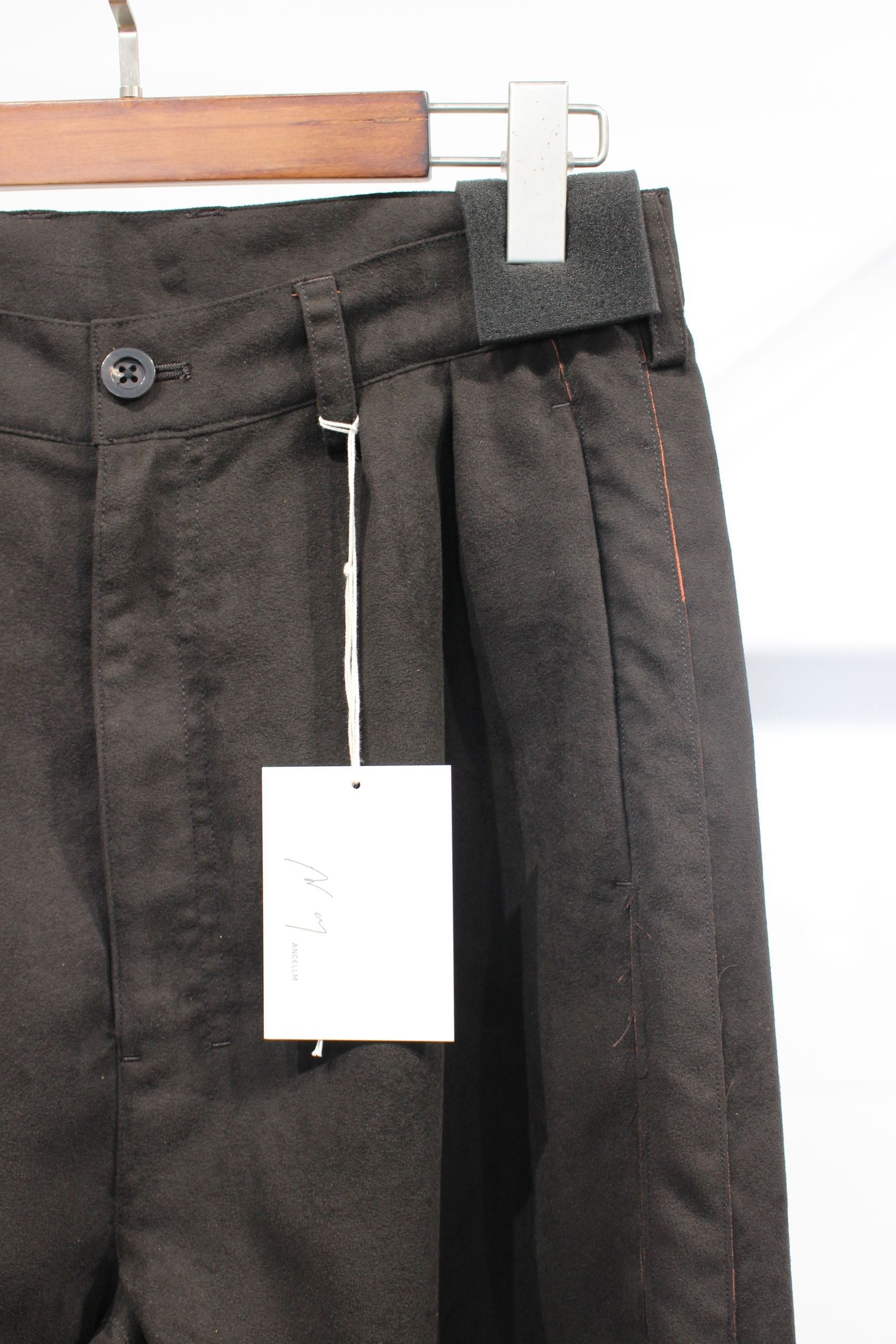 VEGAN LEATHER SIDE LINE PANTS | BLACK | ラインパンツ
