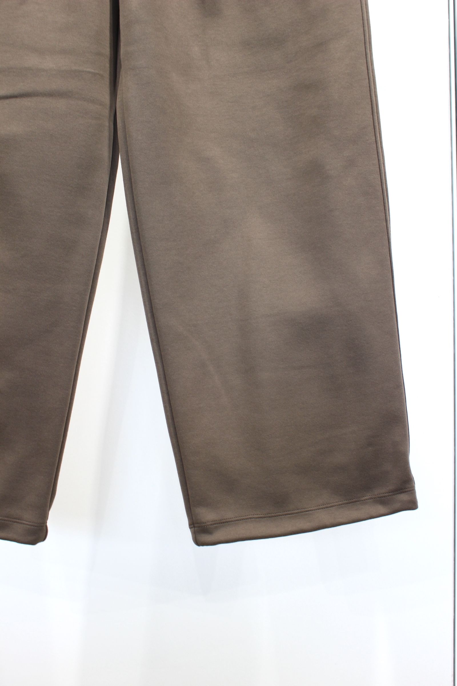 STRAIGHT SILHOUETTE TAB PANTS -solid-/MOCHA
