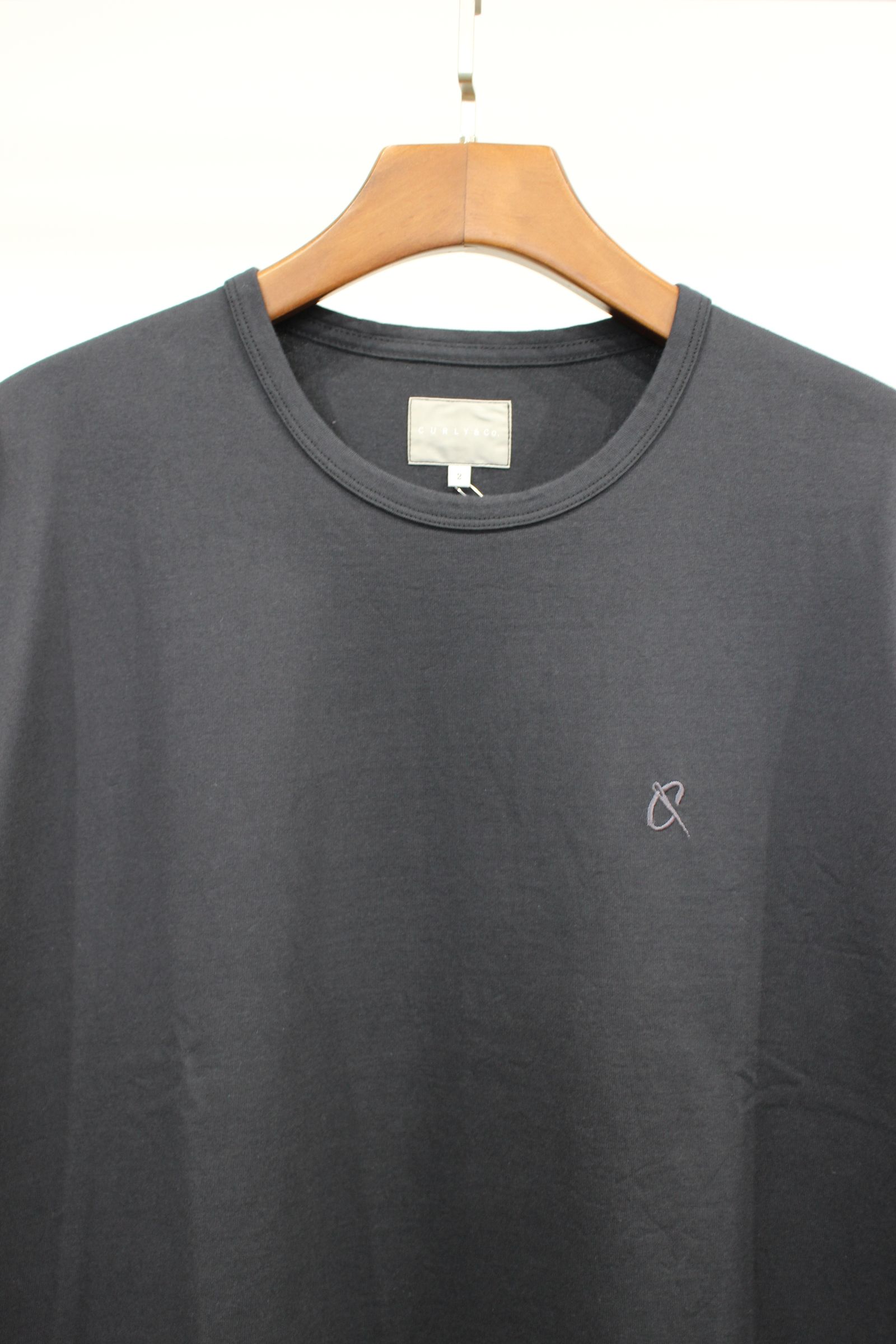 CURLY - EMBROIDERY L/S TEE/GRAPHITE | NapsNote