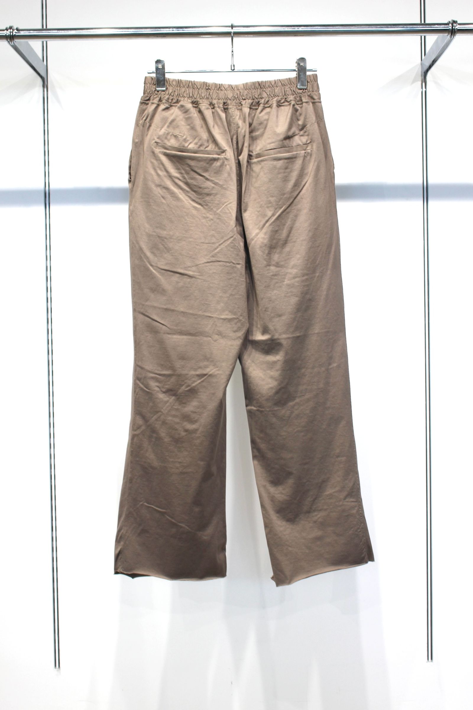 CUT GATHER EASY PANTS | BEIGE | スラックス