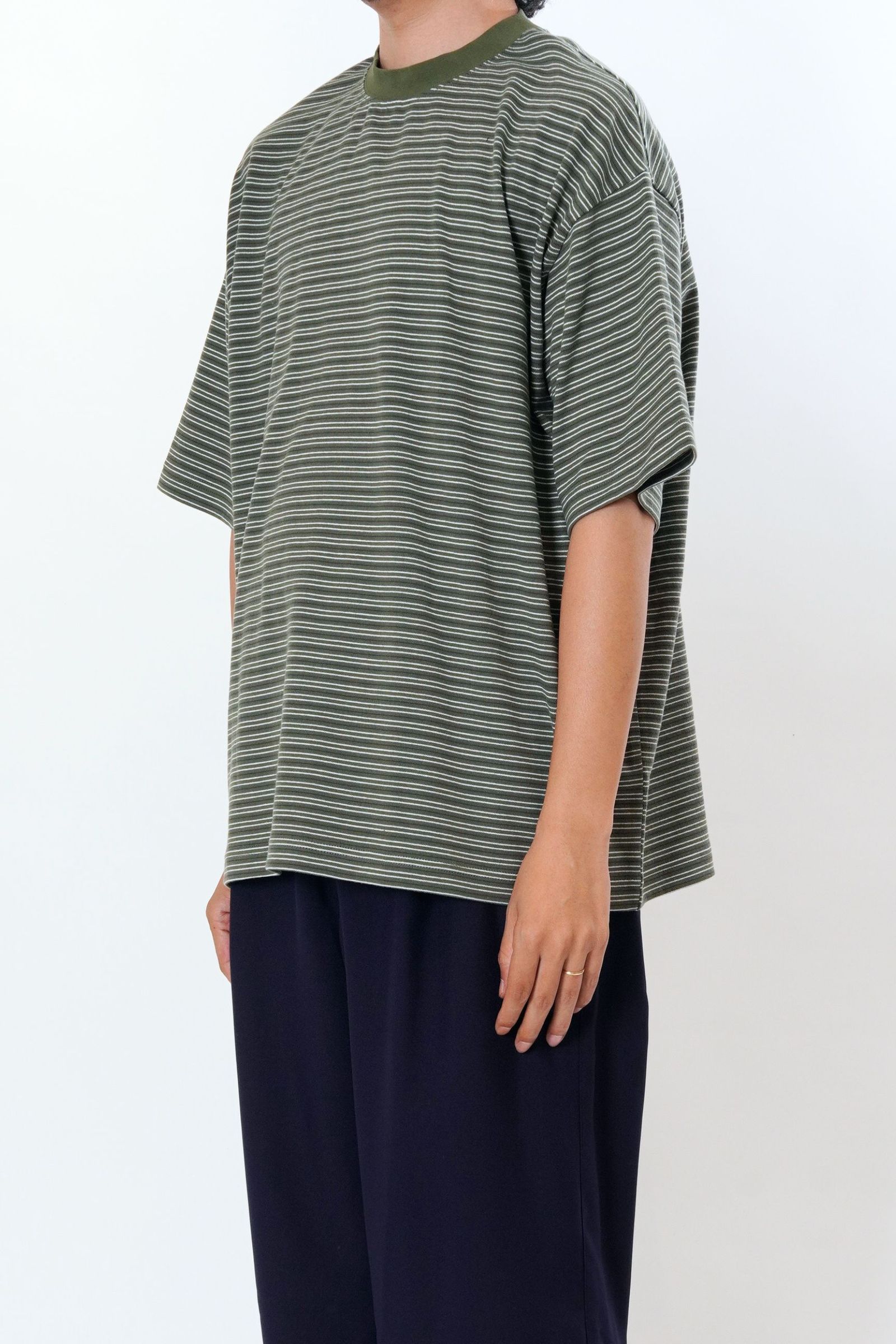 [ラスト1点] BORDER WIDE S/S T-SHIRT | KHAKI | カットソー