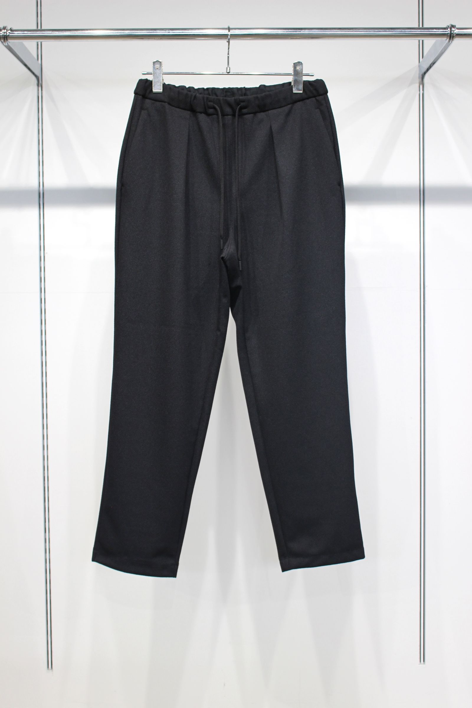 AIR PIQUE EZ TAPERED PANTS | BLACK | イージーパンツ