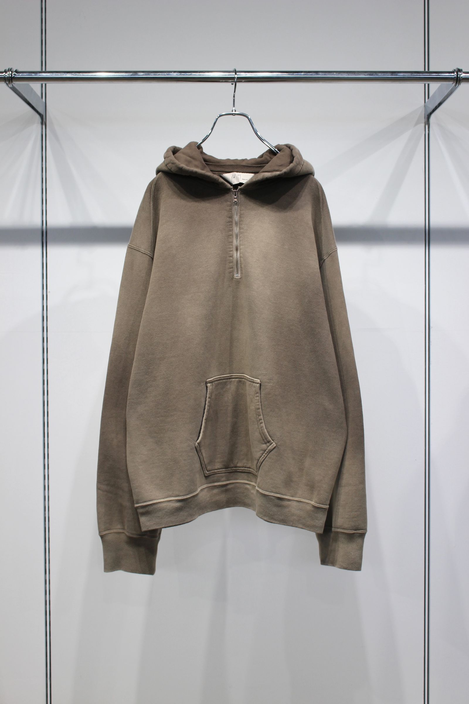 FLEECE-LINED SWEAT HOODIE | P.BEIGE | フーディー