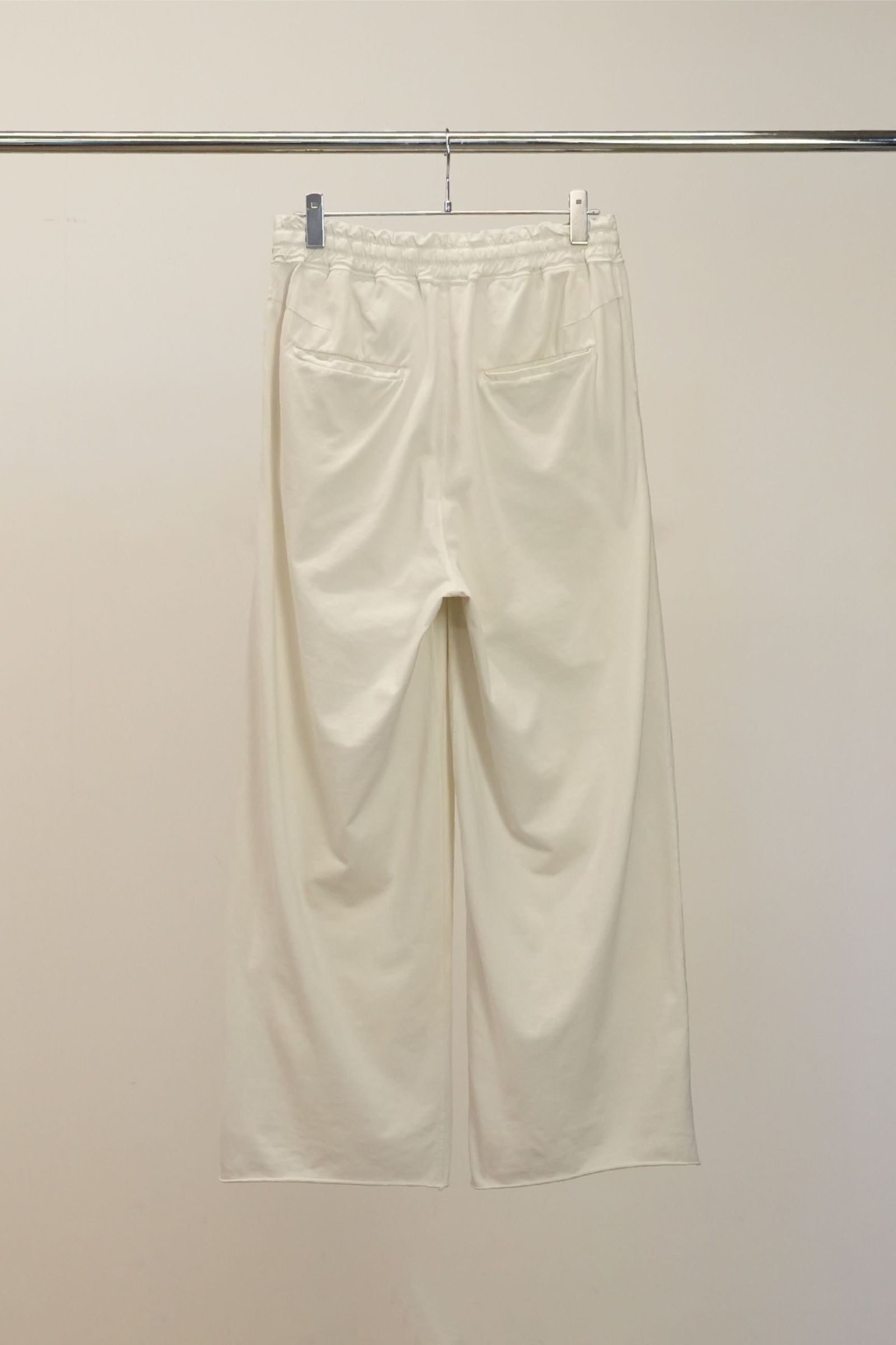 DRAPE WIDE EASY CUT SLACKS | WHITE | スラックス