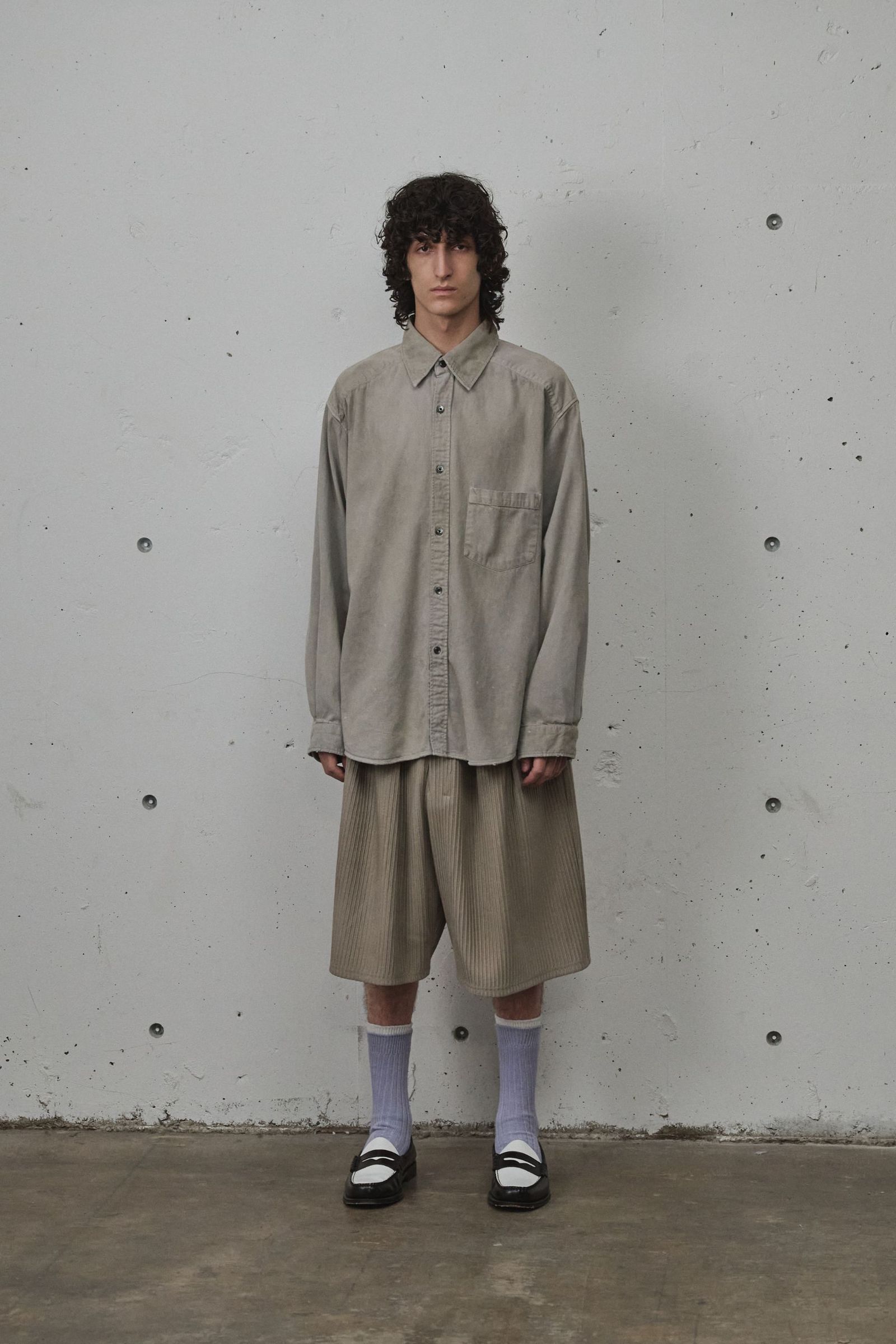 [ラスト1点] WRINKLED STRIPE TUCK SHORT PANTS | GREIGE | ショートパンツ