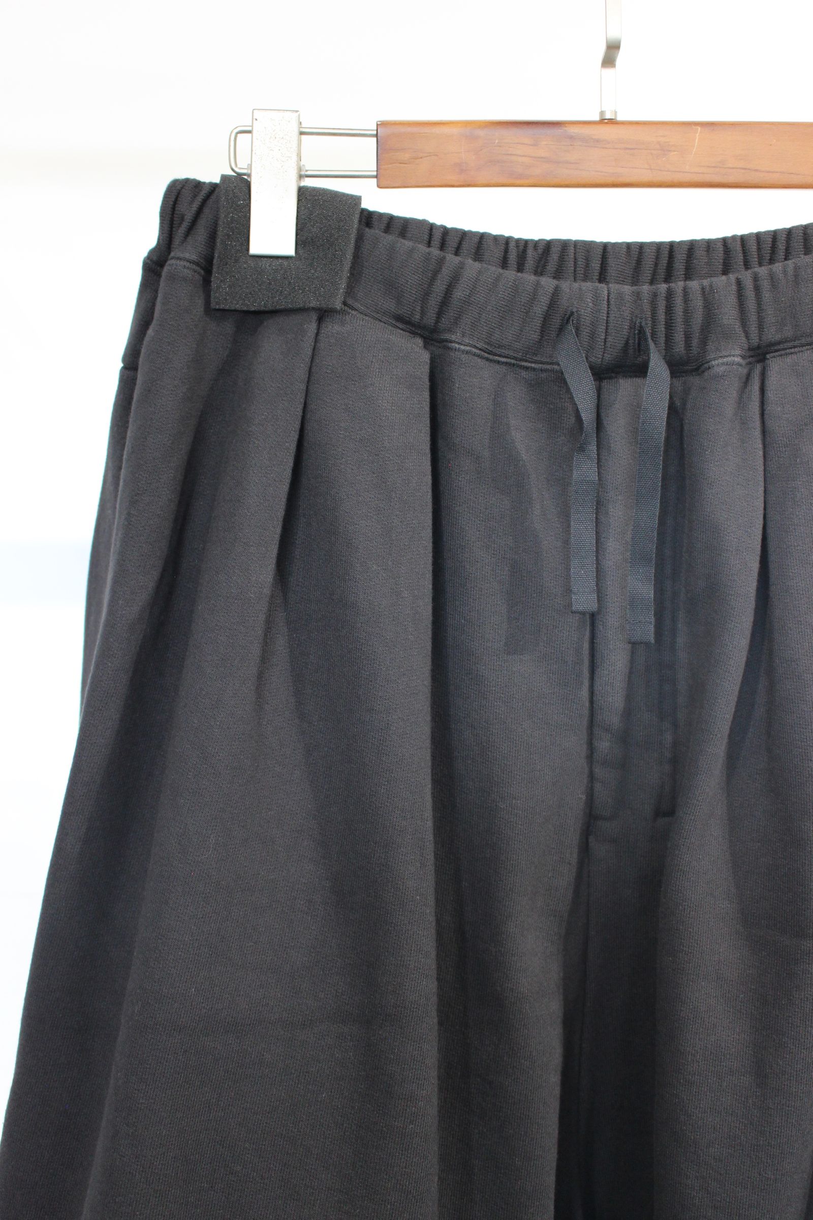 3/4 TUCK SWEAT SHORTS | BLACK | ショーツ