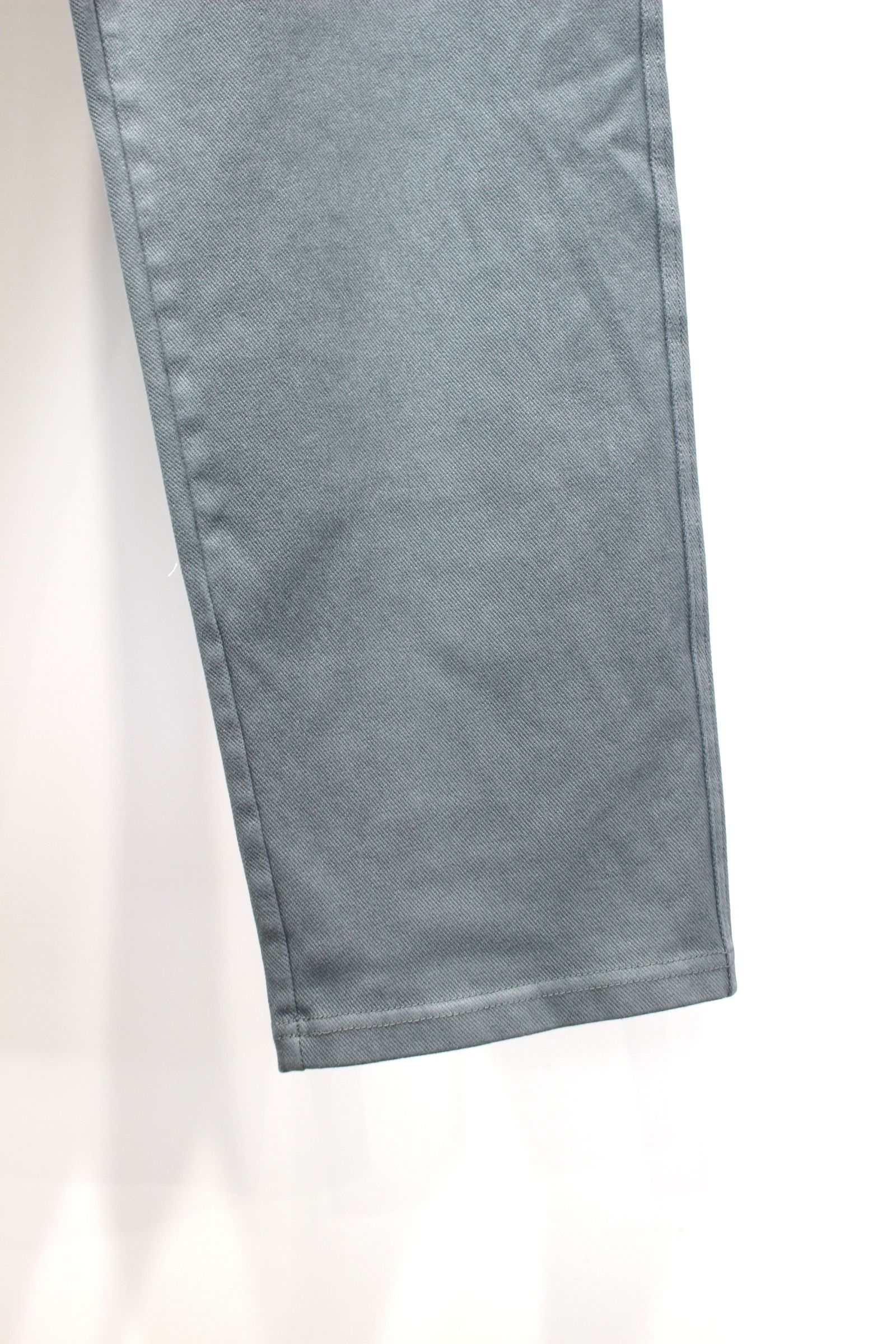 KNIT DENIM 1 TUCK EZ TAPERED SLACKS | STEEL GRAY | ニットデニム