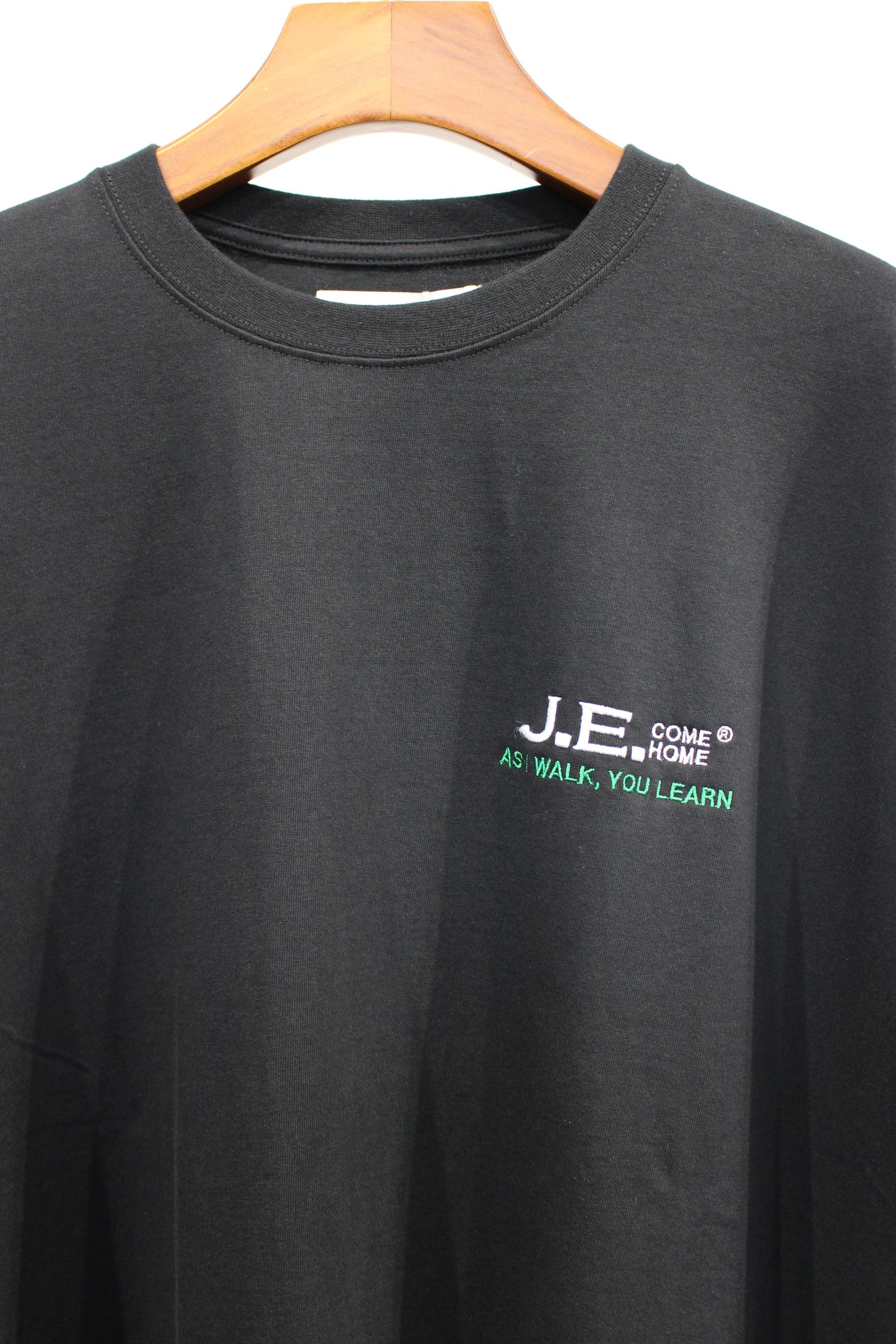 JE EMBROIDERY TEE/カットソー/ブラック
