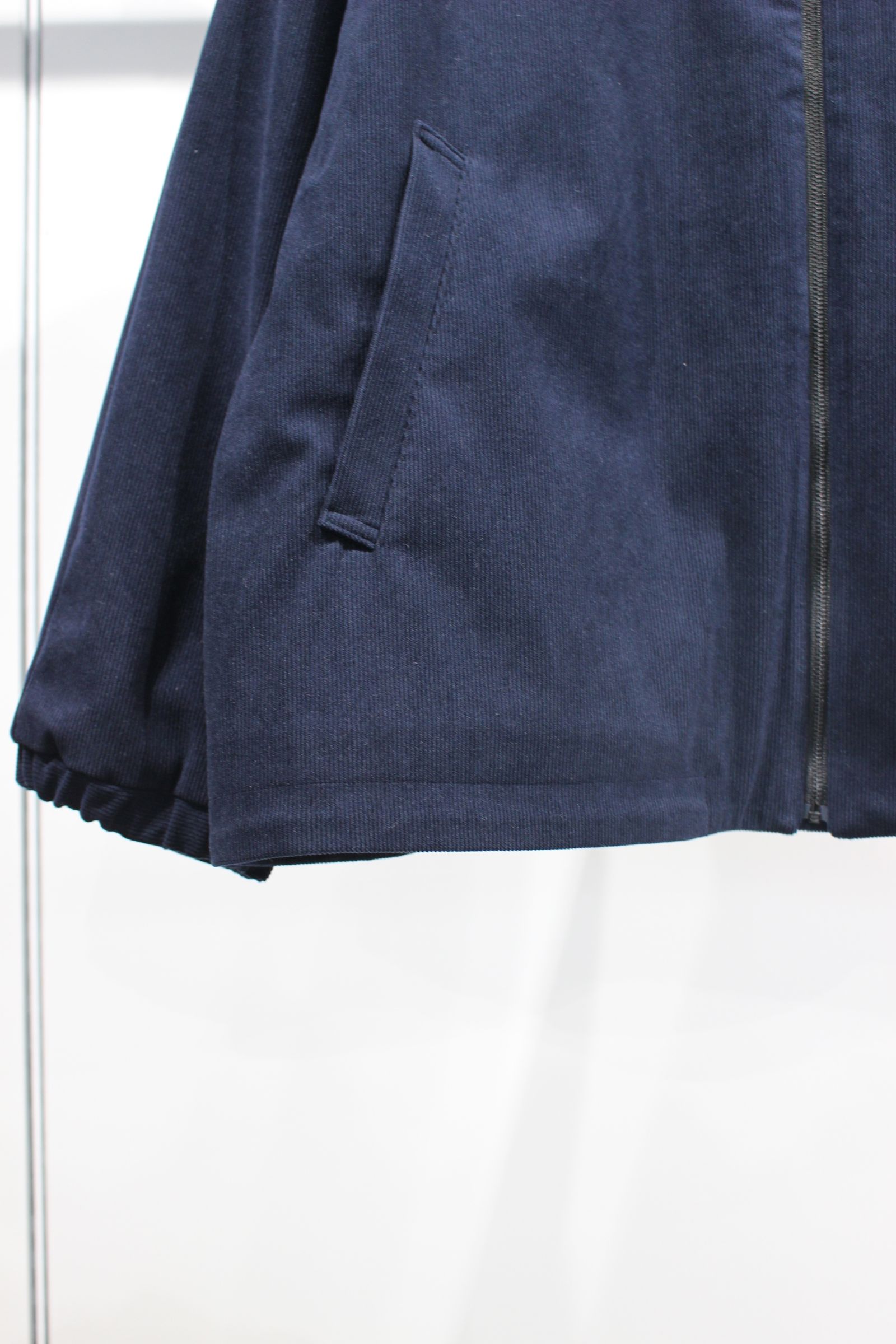 TRICOT CORDUROY COLLARLESS BLOUSON | NAVY | コーデュロイブルゾン
