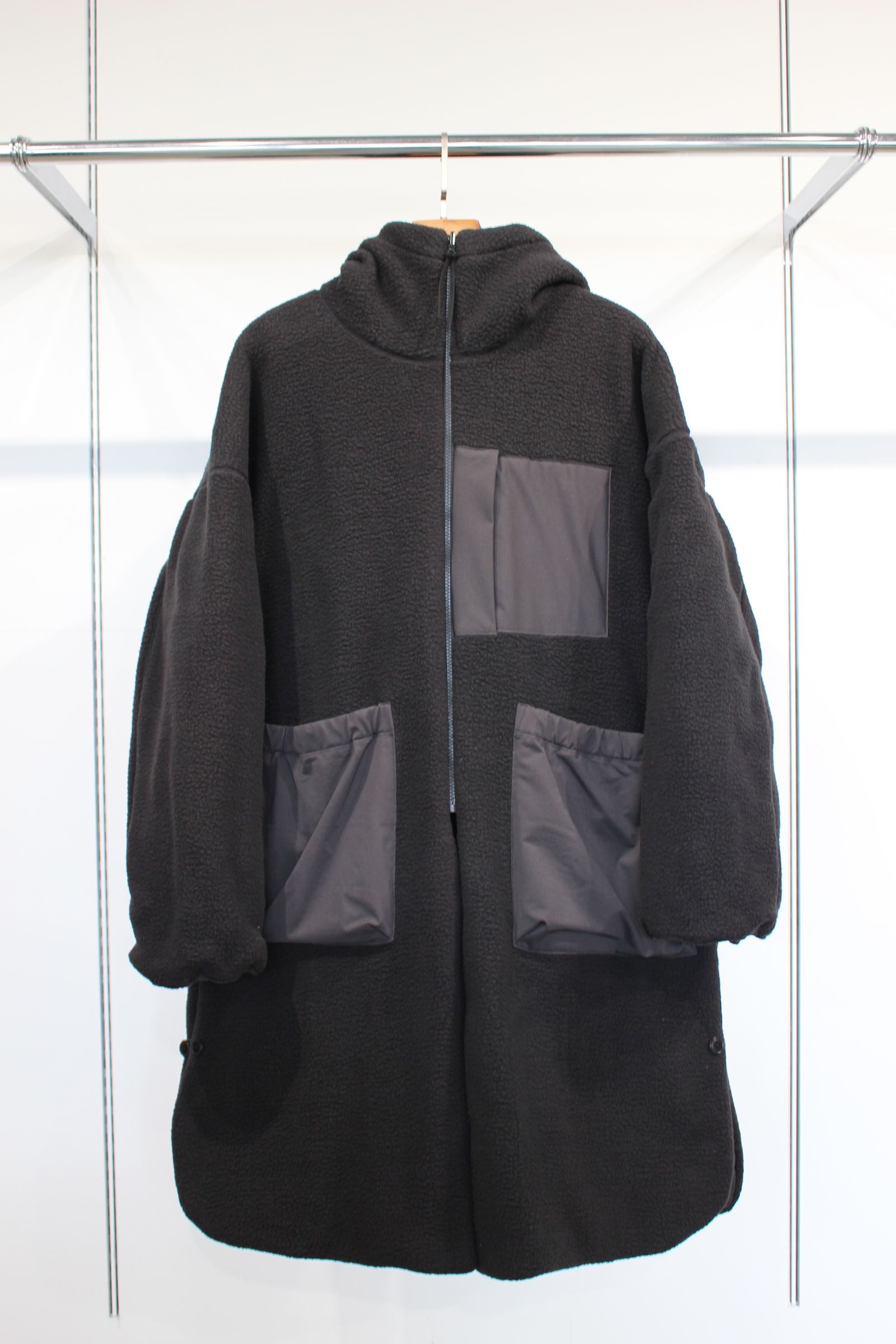 REVERSIBLE BENCH COAT/D.KHAKI-BLACK