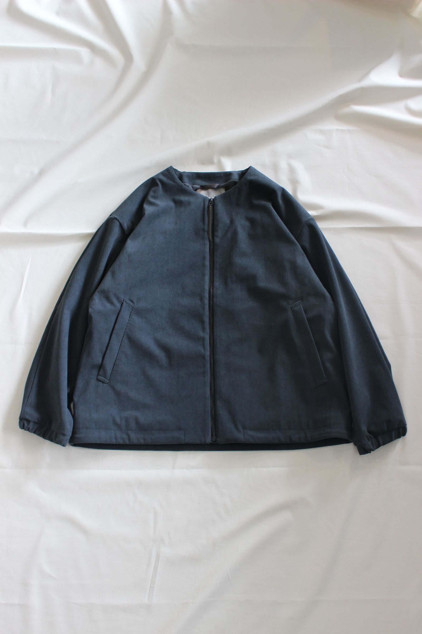 TRICOT CORDUROY COLLARLESS BLOUSON | CADET BLUE | コーデュロイブルゾン