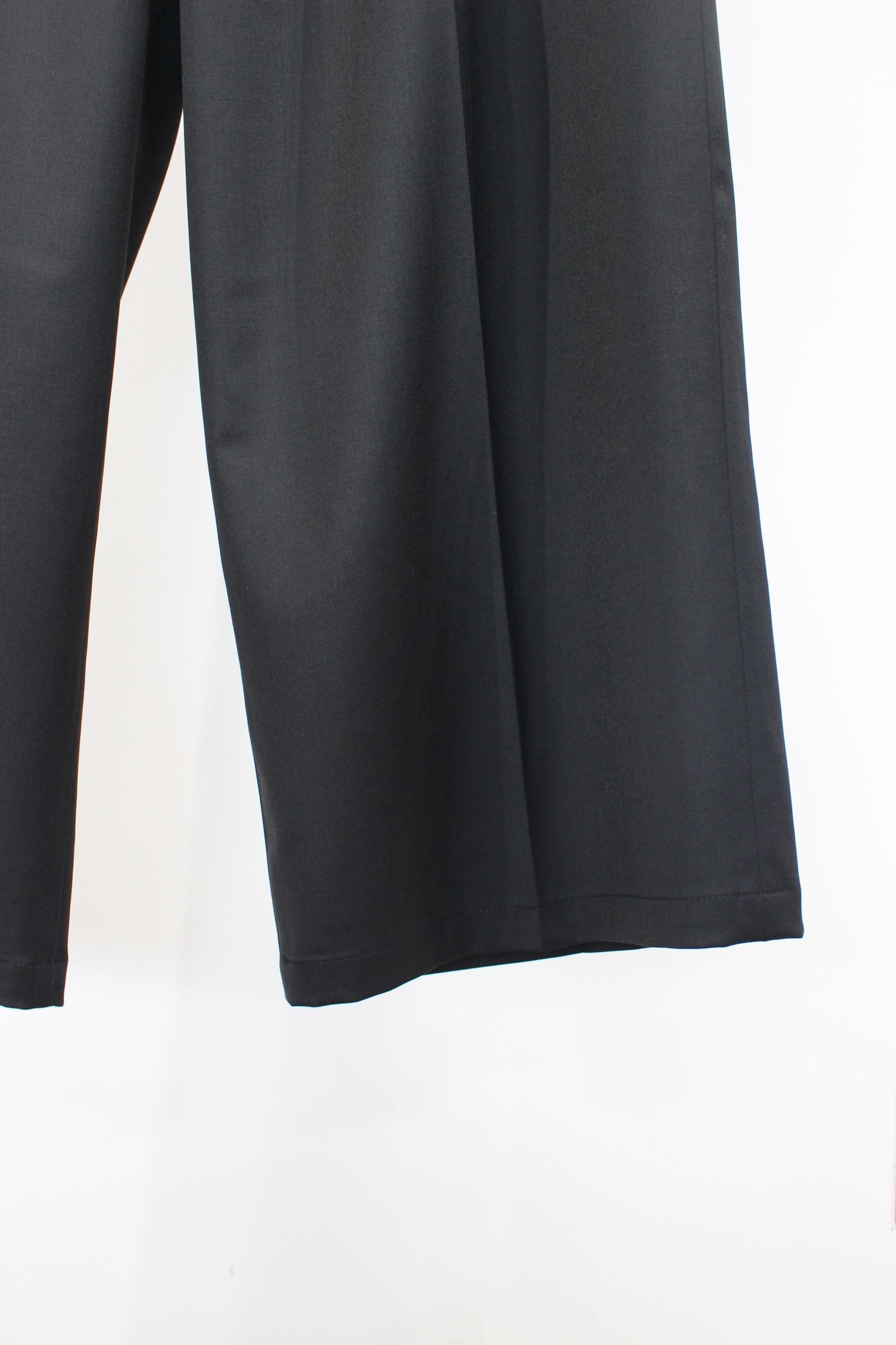 WIDE EASY TUCK SLACKS | BLACK | スラックス